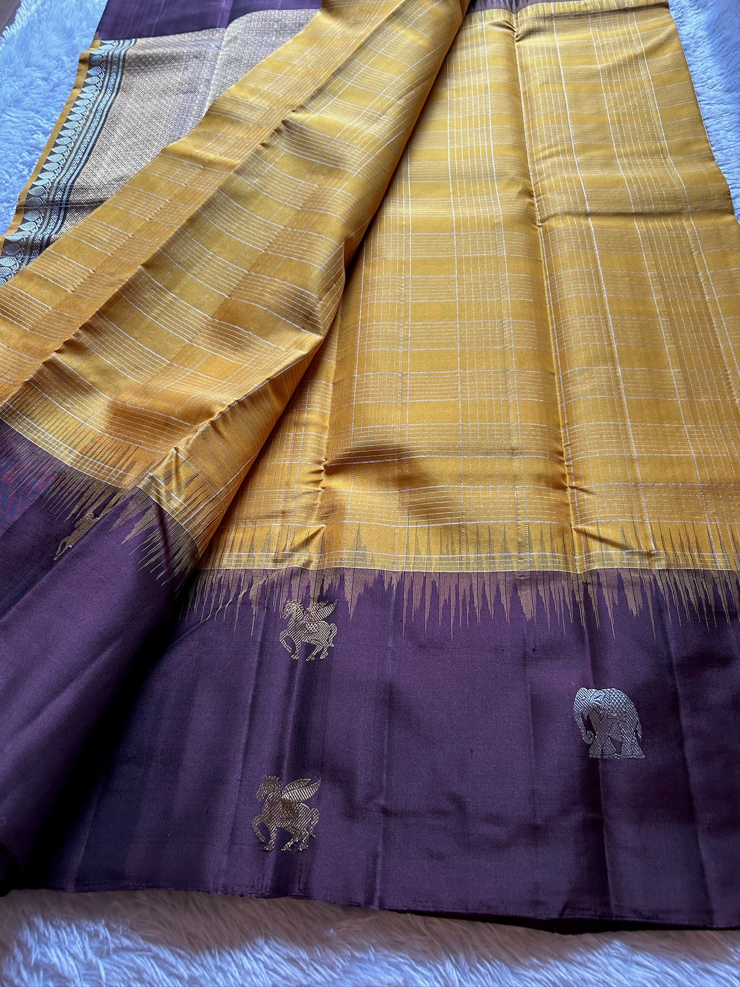 Aruna (2D) : Golden yellow-plum