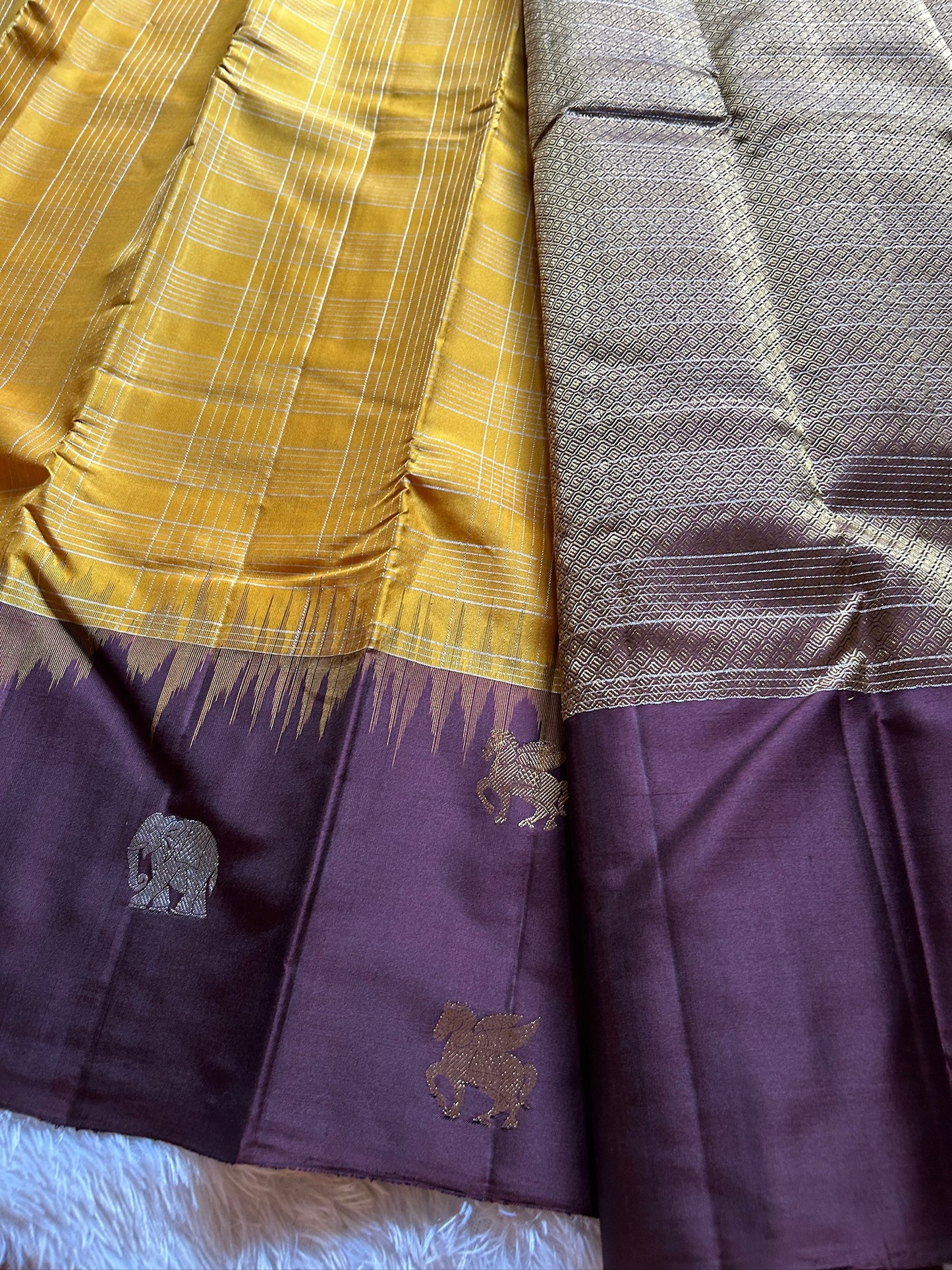 Aruna (2D) : Golden yellow-plum