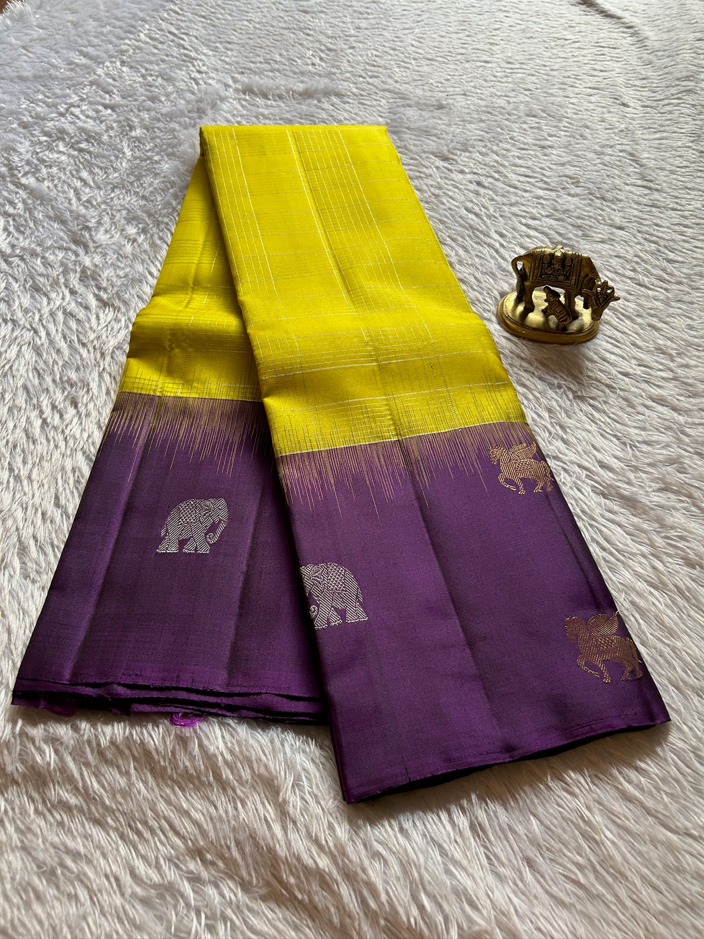 Aruna (2D) : Olive yellow-dark magenta