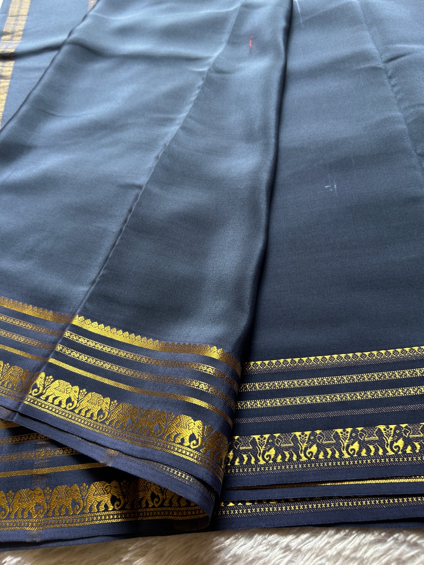 Eshwari : Solid Grey