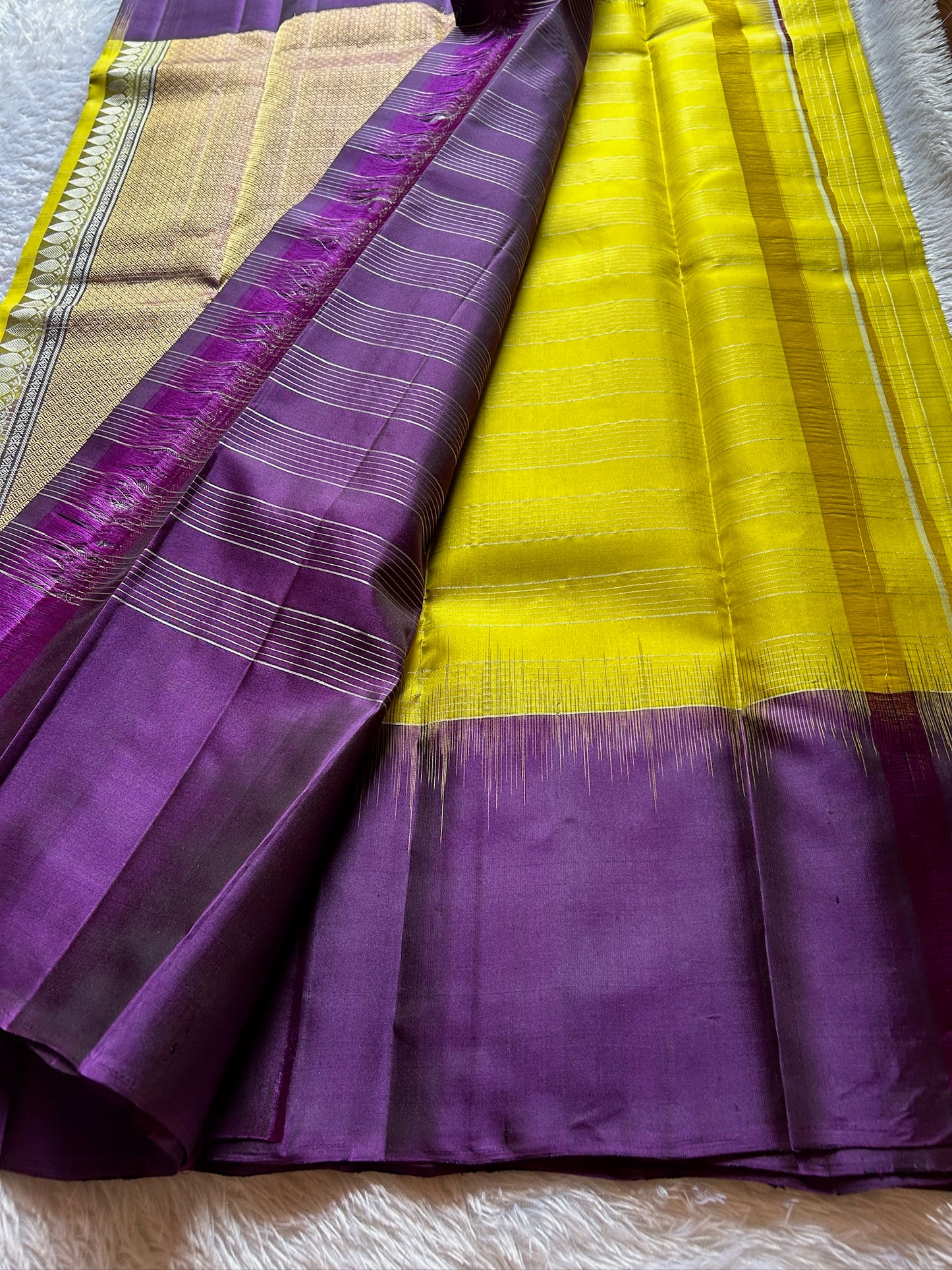 Aruna (2D) : Olive yellow-dark magenta