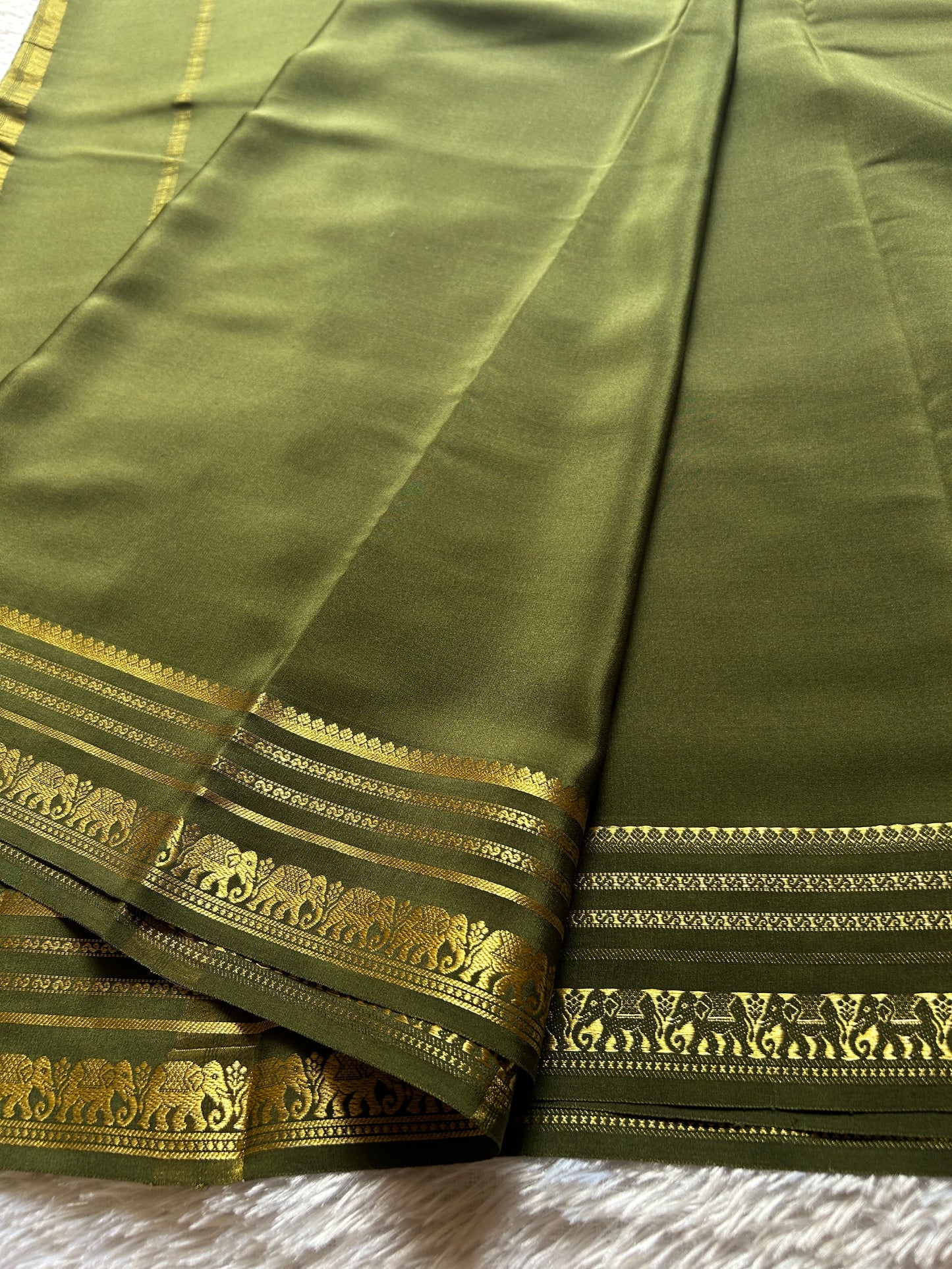 Eshwari : Solid Moss green