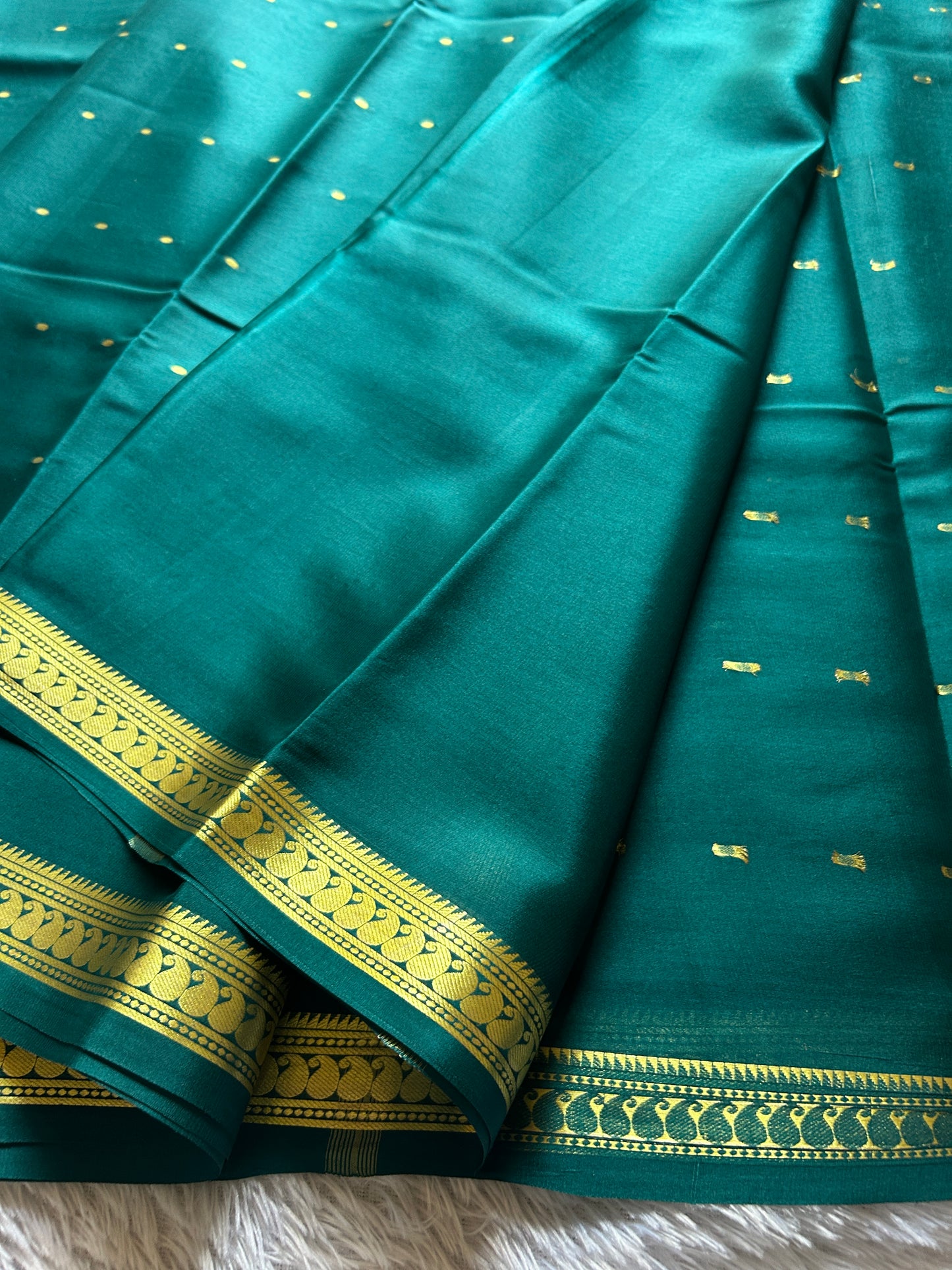 Keerthi : Solid Teal green