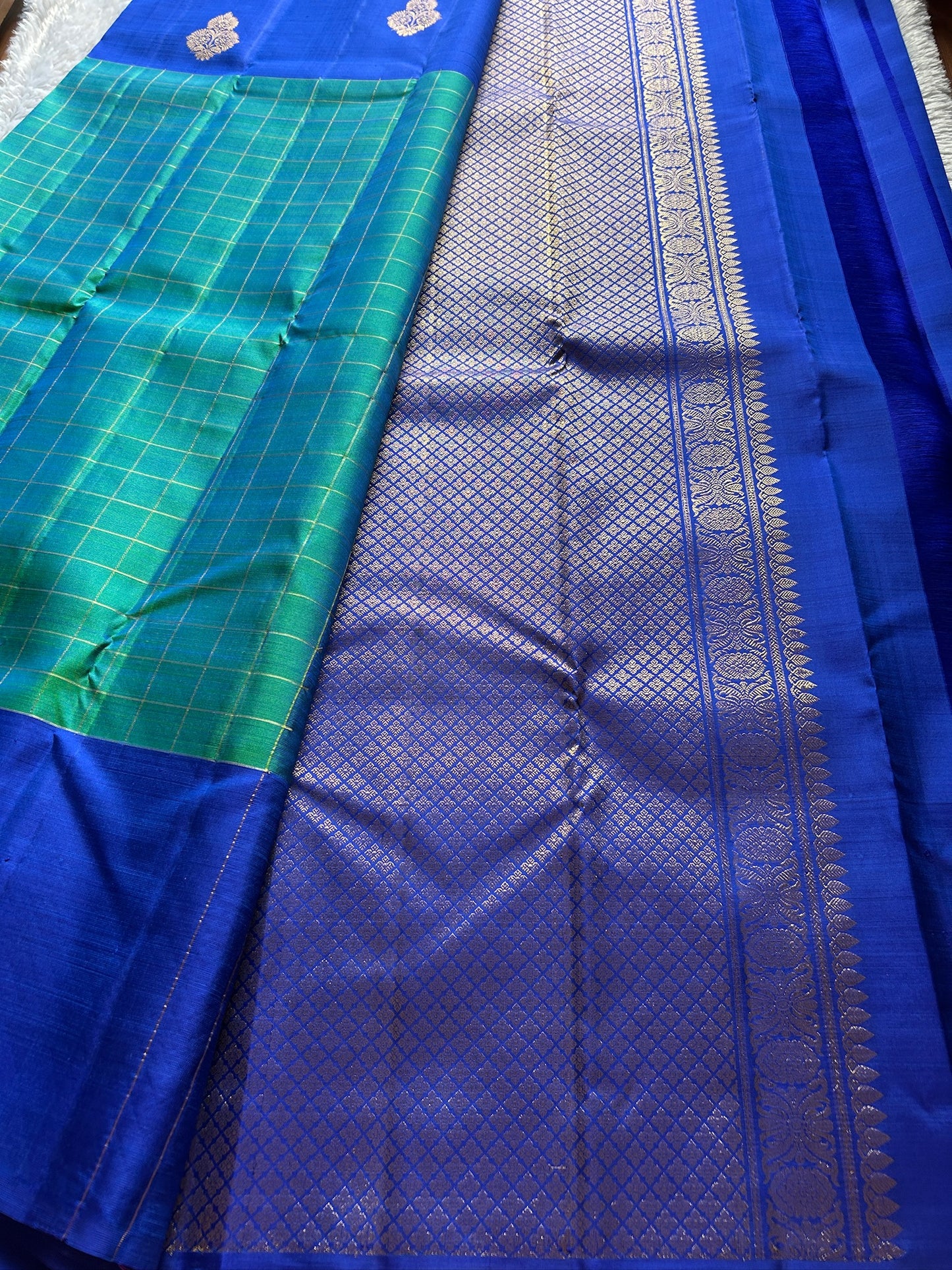 Anandhi (2D) : Turquoise-royal blue