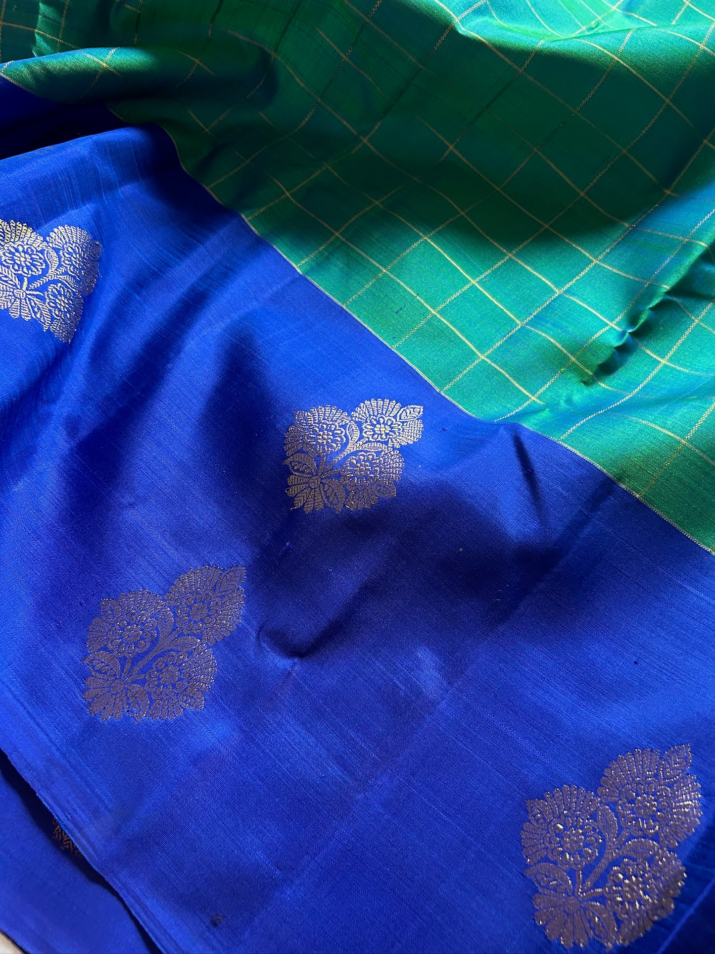 Anandhi (2D) : Turquoise-royal blue