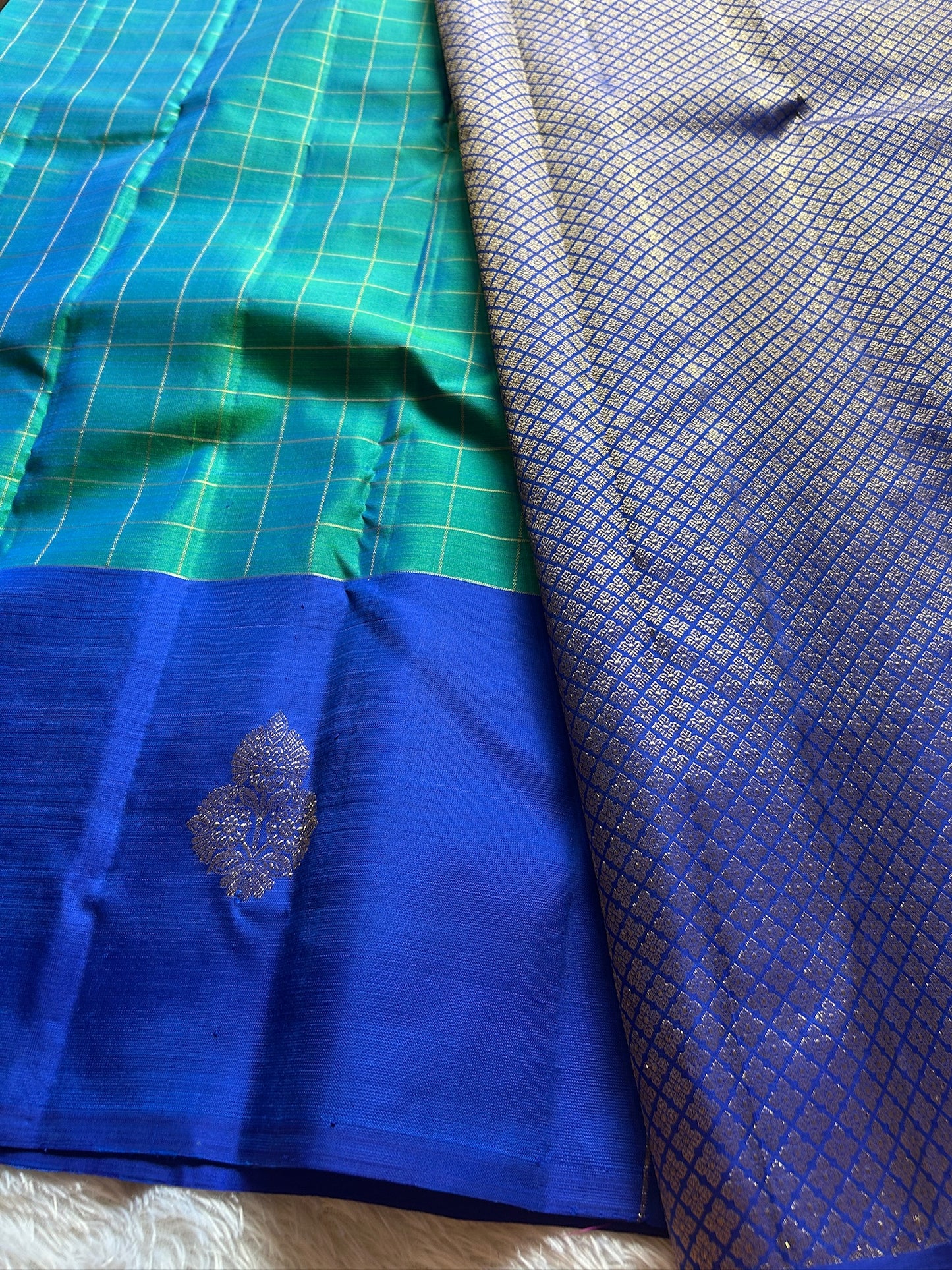 Anandhi (2D) : Turquoise-royal blue