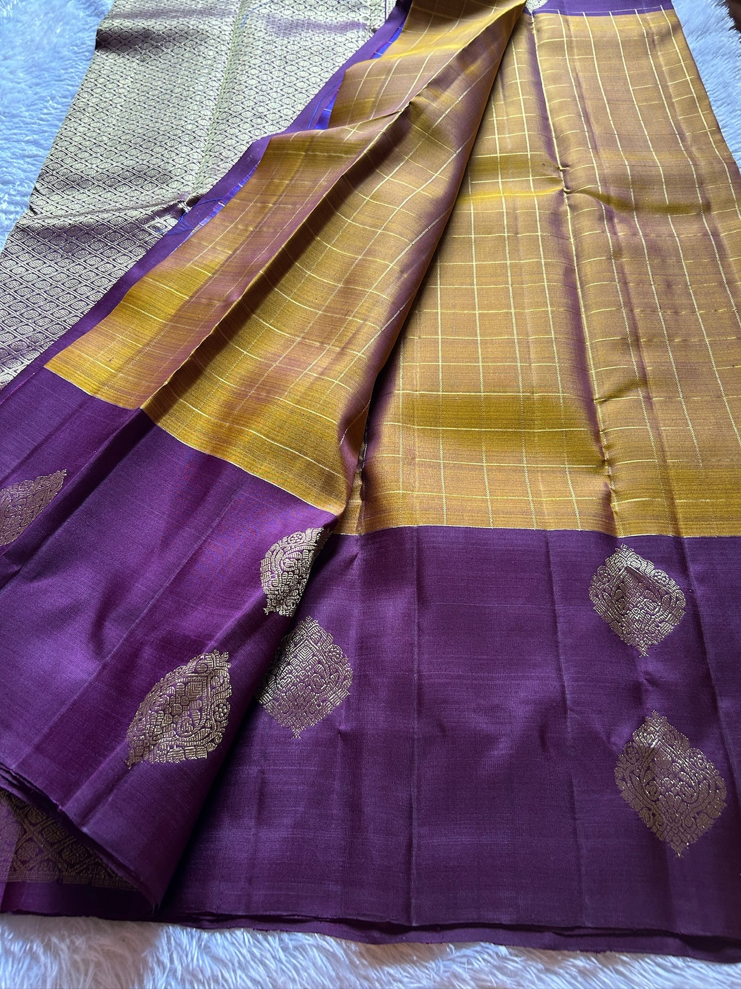 Anandhi (2D) : Mustard-magenta