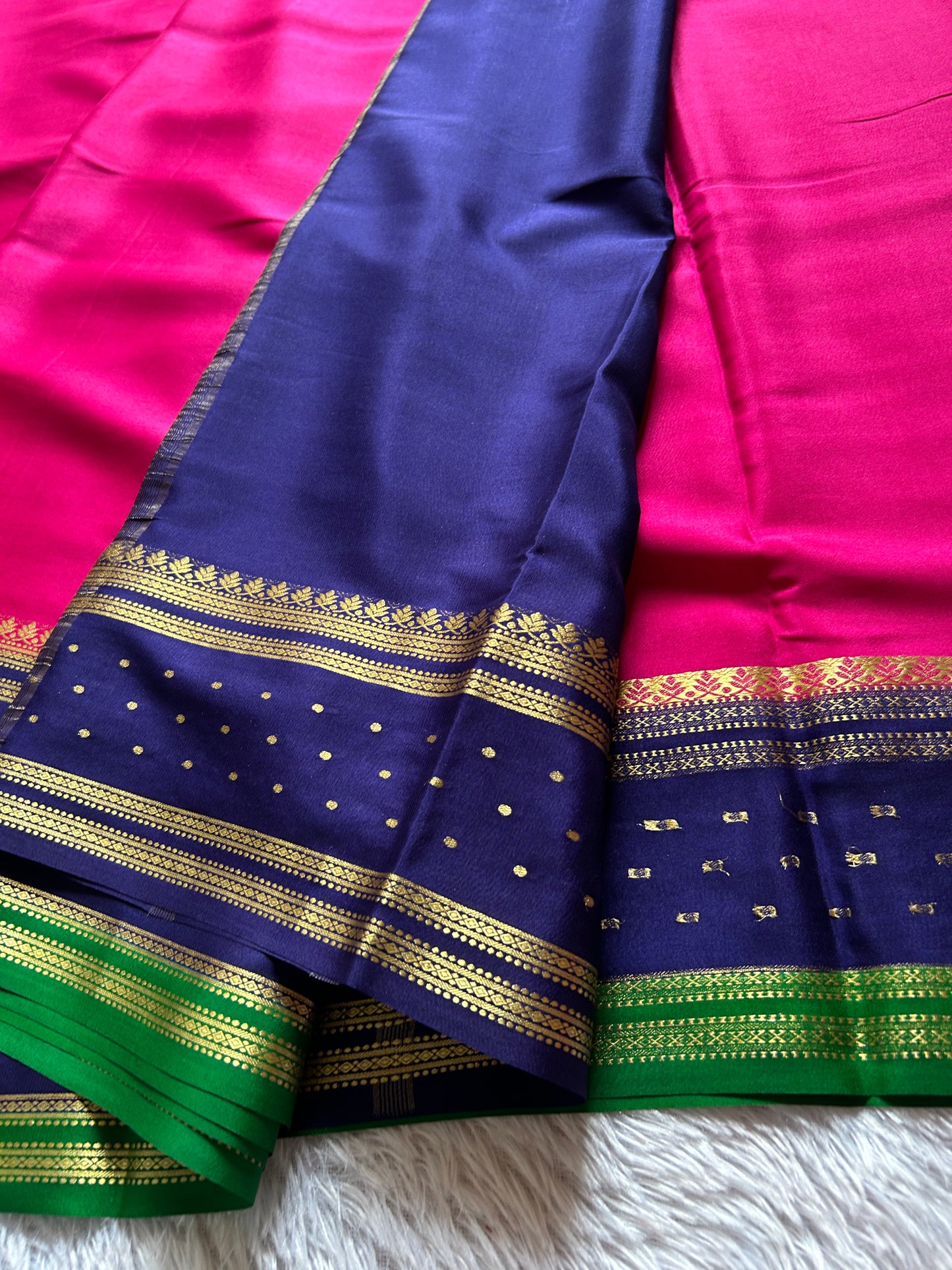 Drishti (3D) : pink-navy blue-green