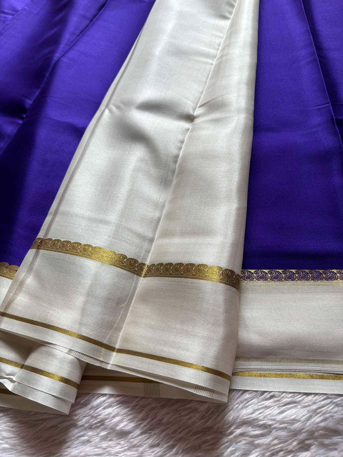 Mala (2D) : Dark blue-off white