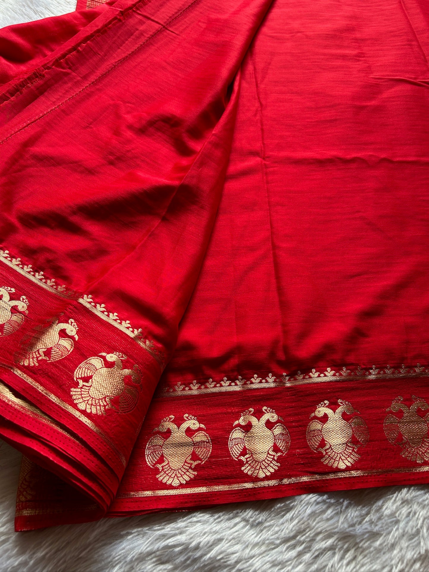 Semi Crepe : Solid Red