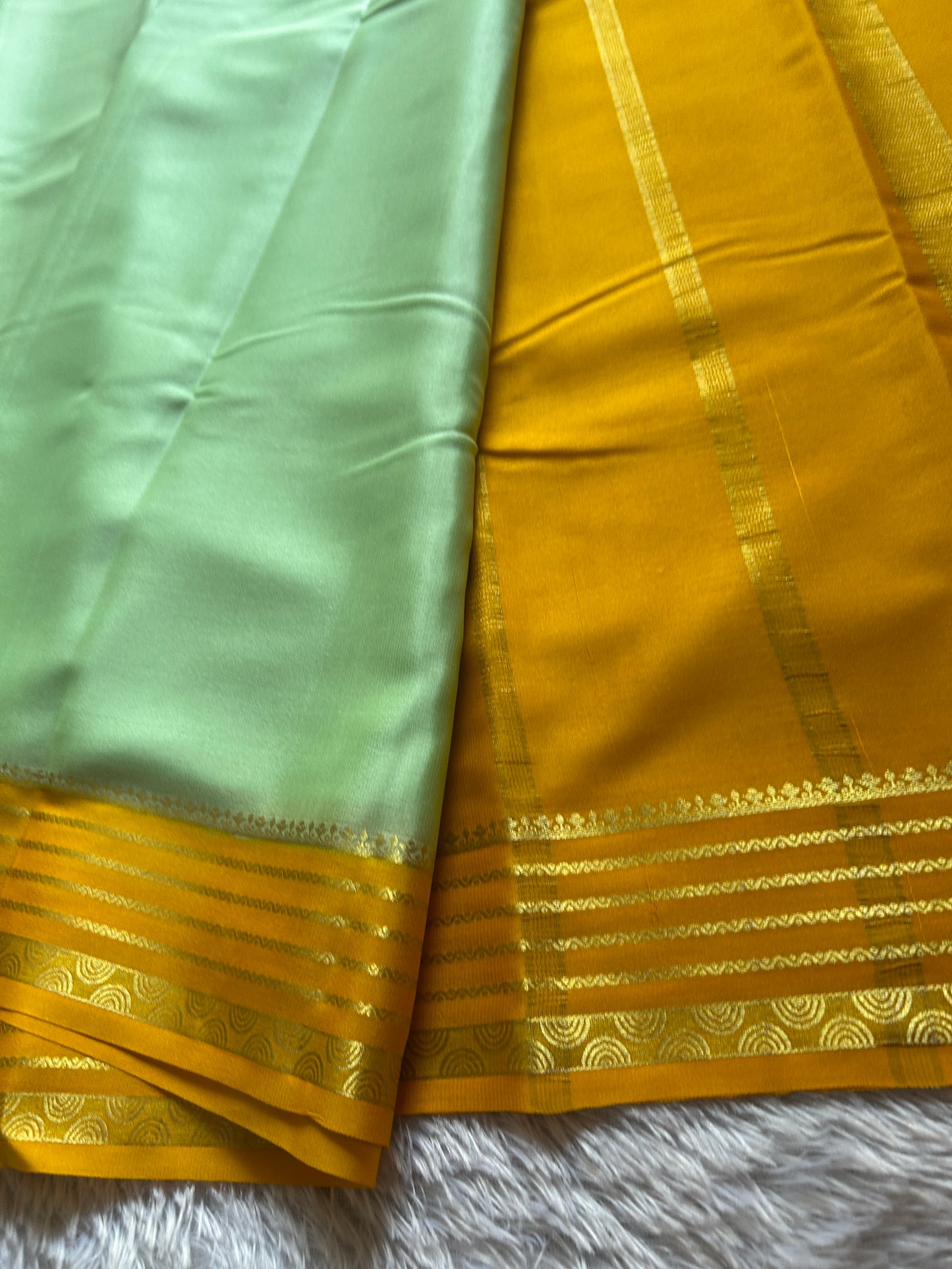 Light weight pure crepe : Pista green-mustard