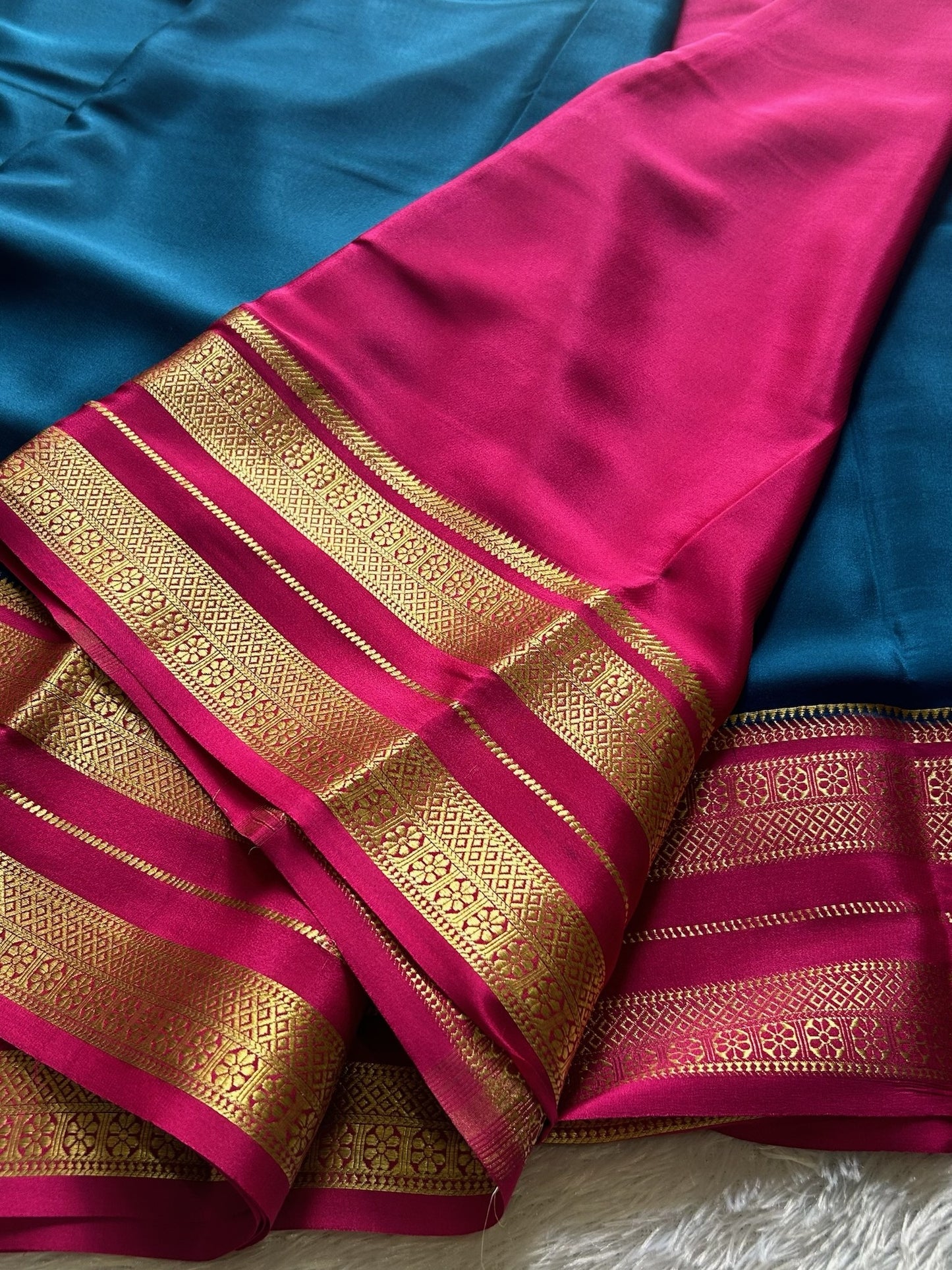 Raagini (2D) : sapphire blue-rani pink