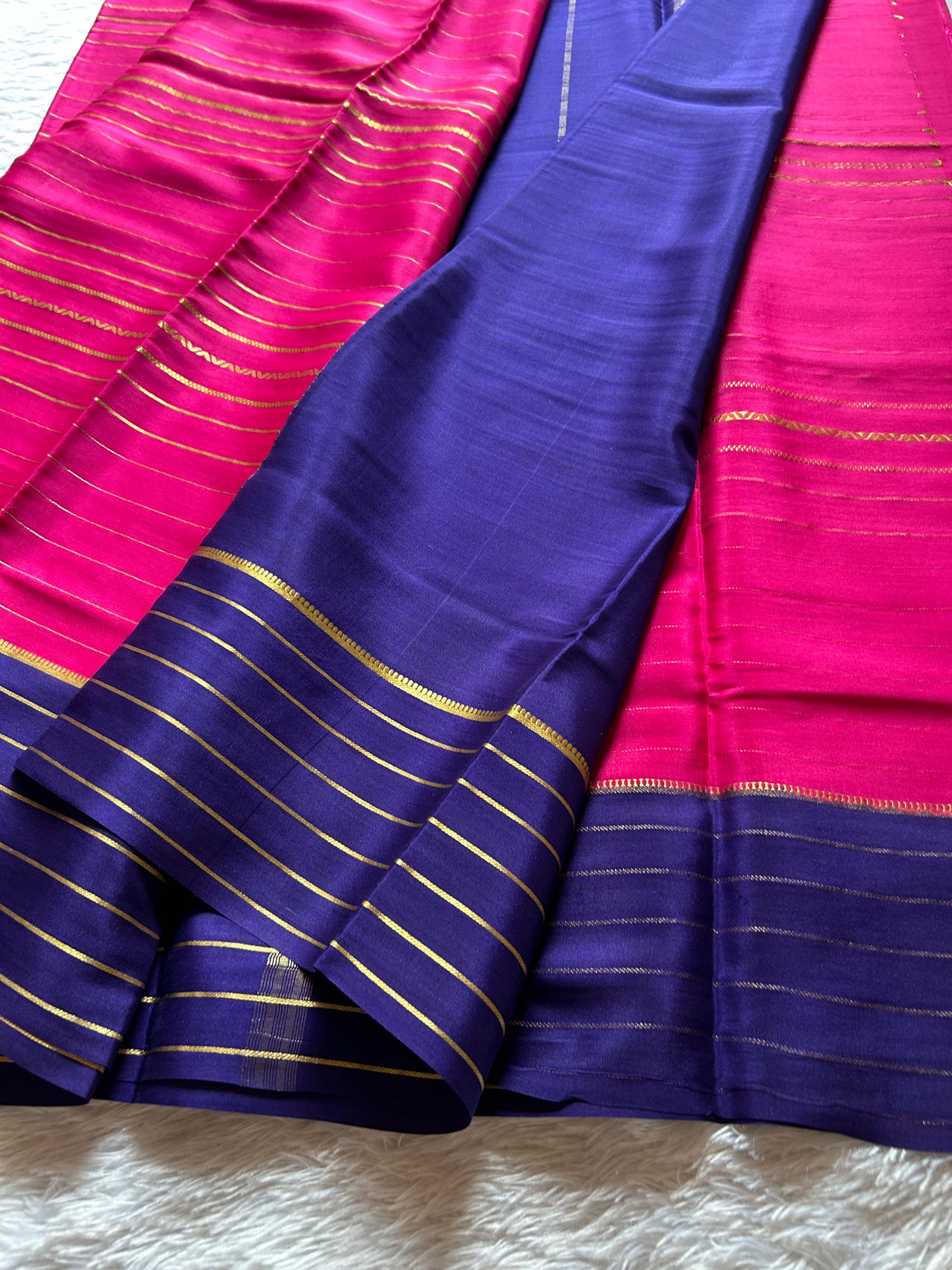 Dhaatri (2D) : Pink-navy blue