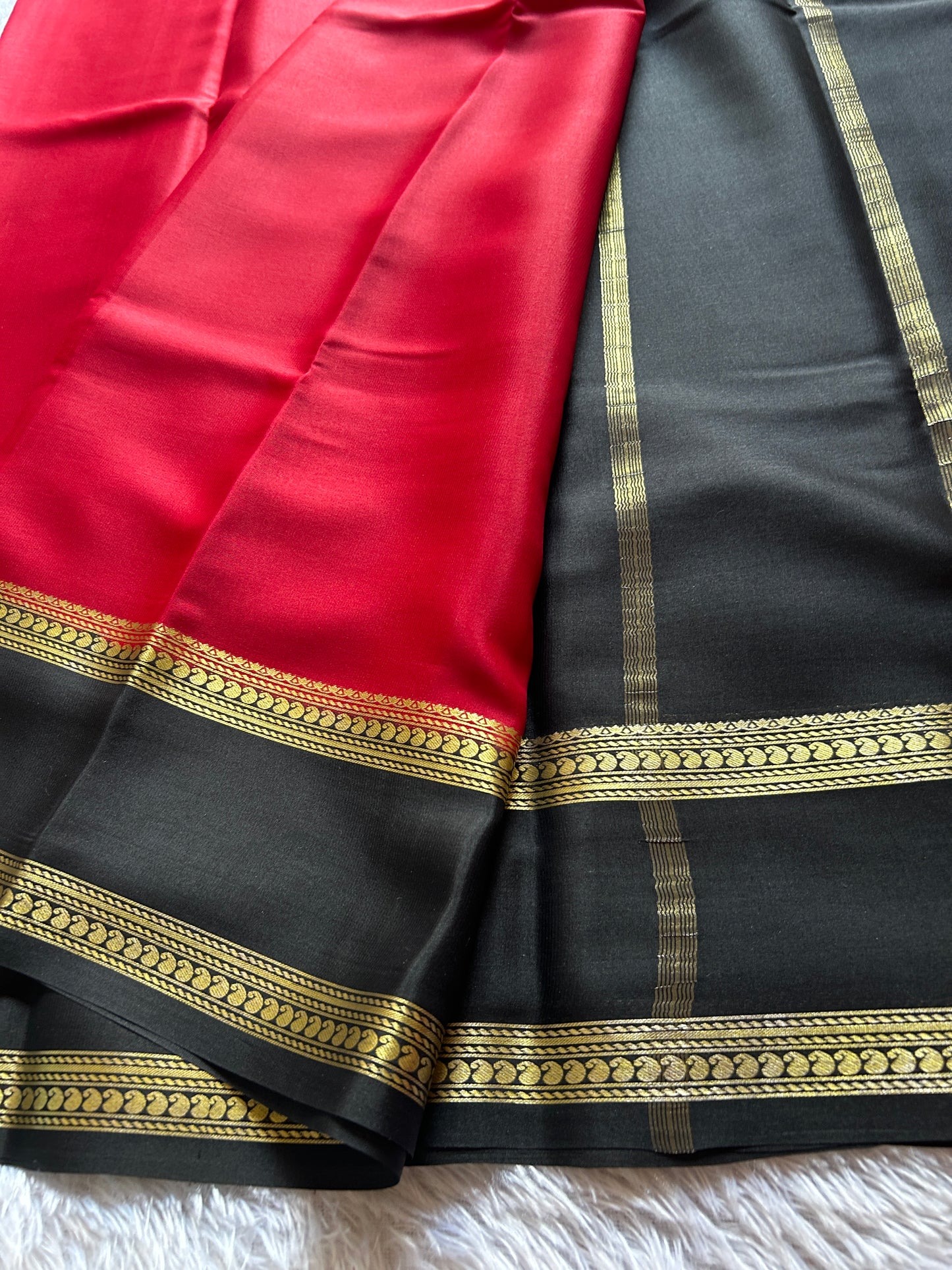 Light weight pure crepe: Red - Black