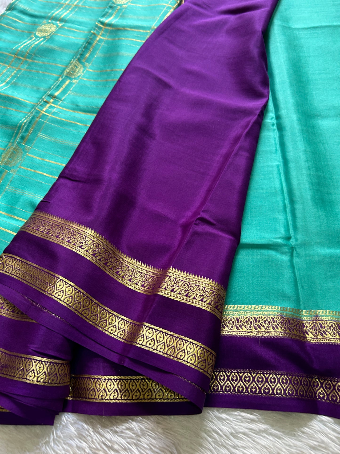 Ambika (2D) : Turquoise-purple