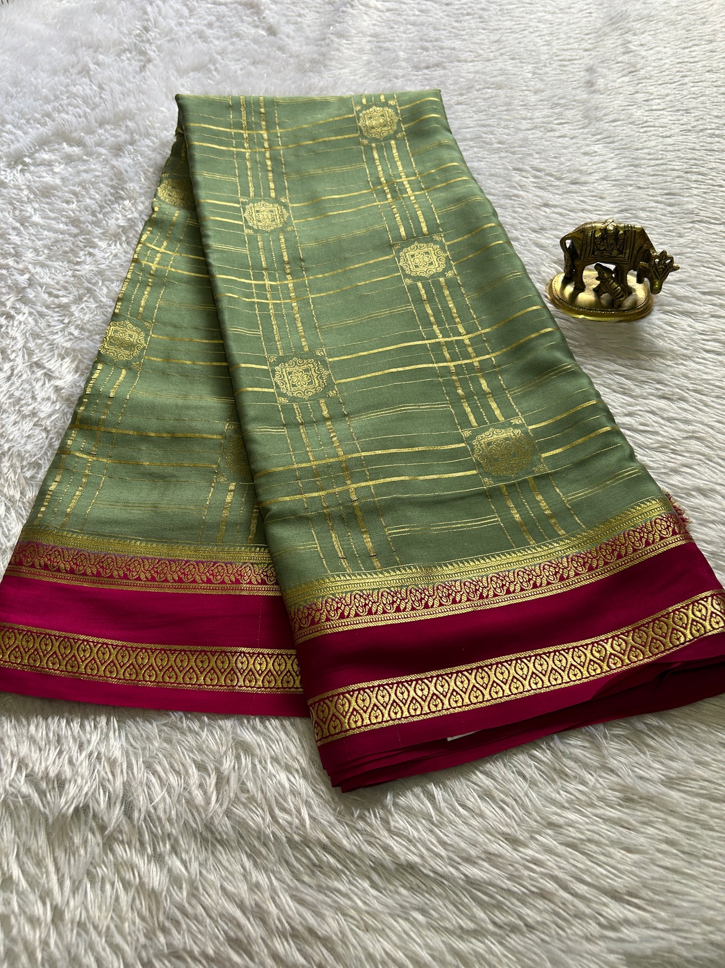 Ambika (2D) : Sage green-pink
