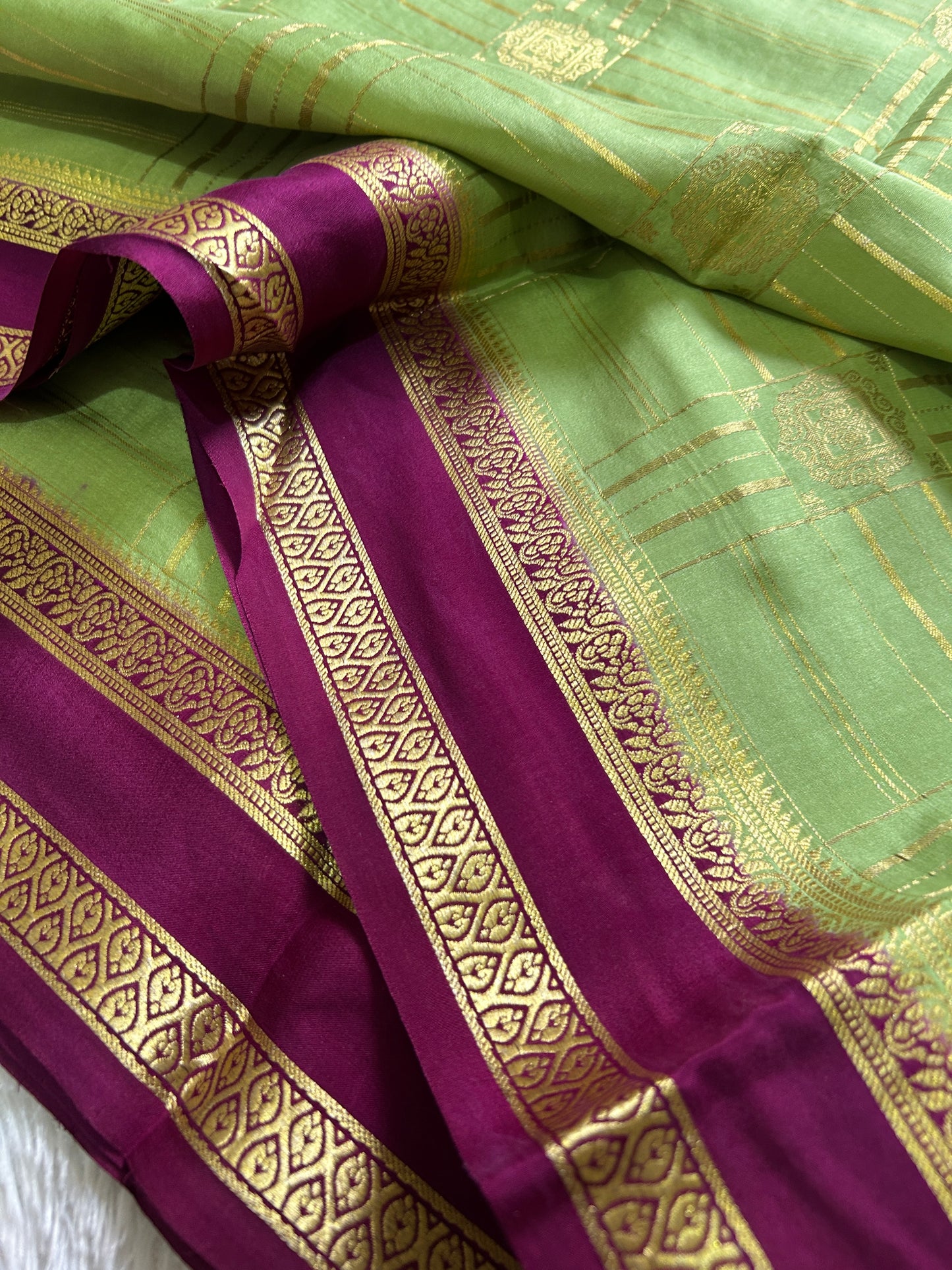 Ambika (2D) : Pista green-magenta