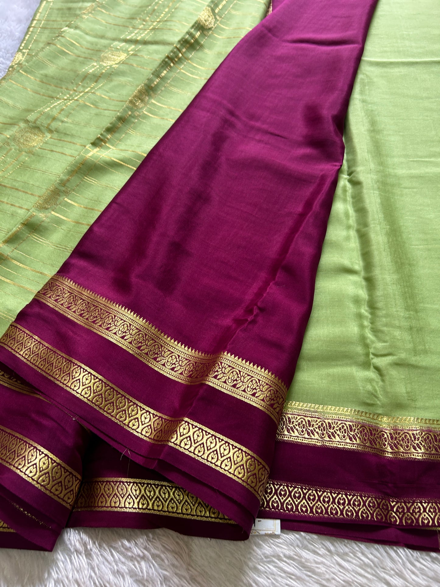 Ambika (2D) : Pista green-magenta
