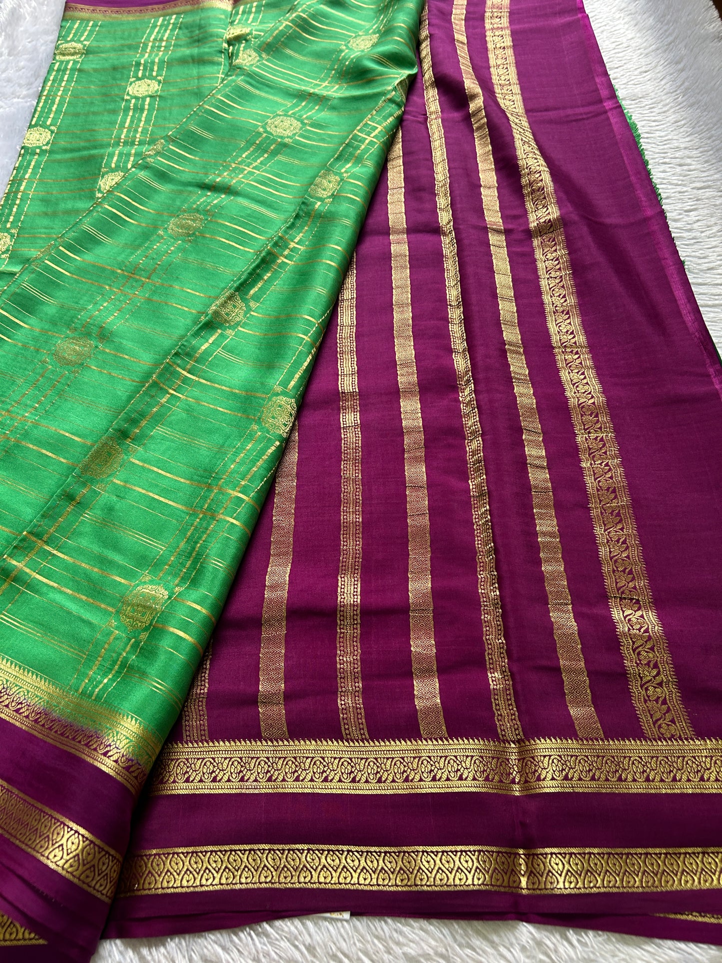 Ambika (2D) : Parrot green-magenta