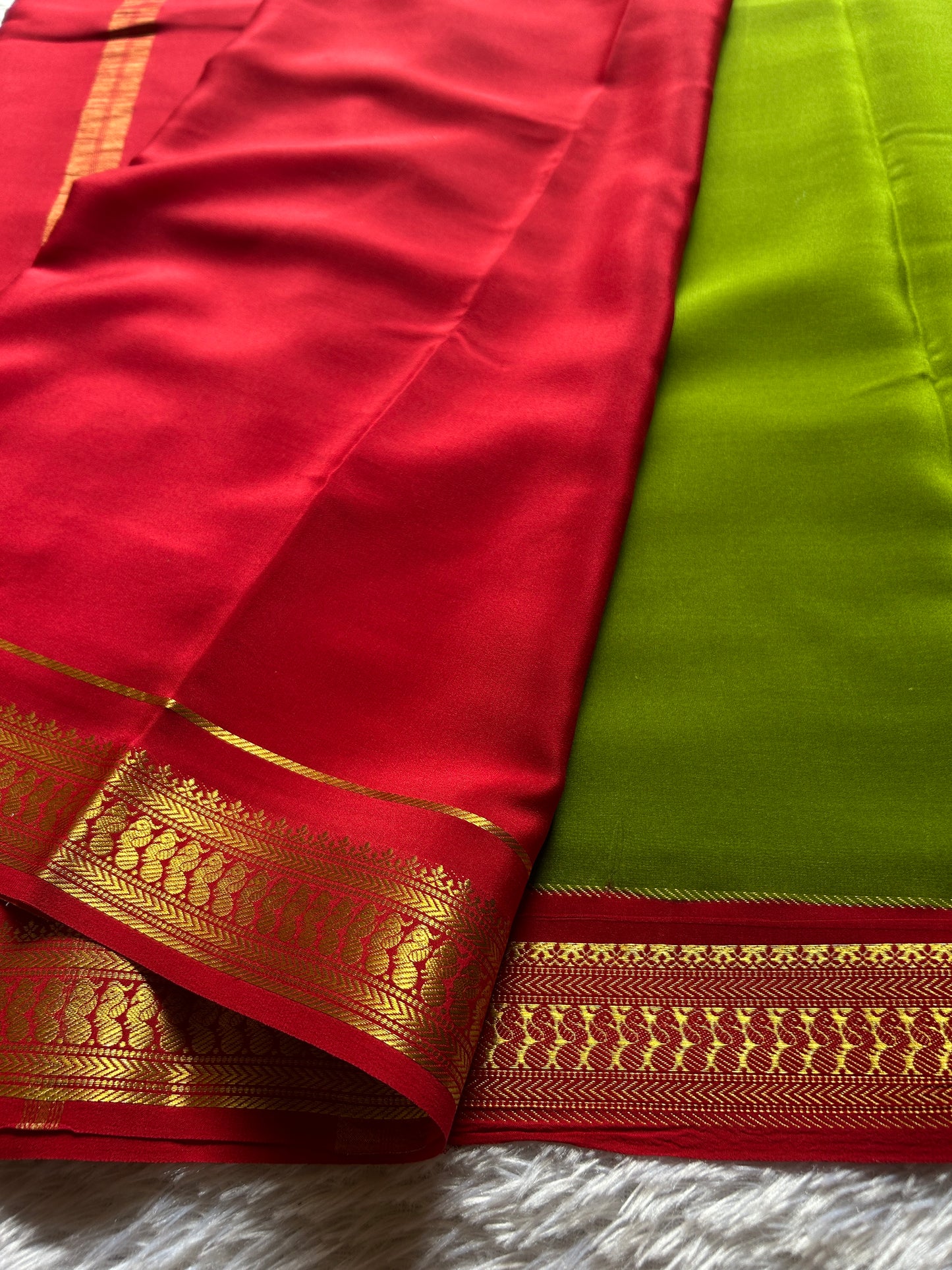 Mayuri (2D) : Mehendi green-red