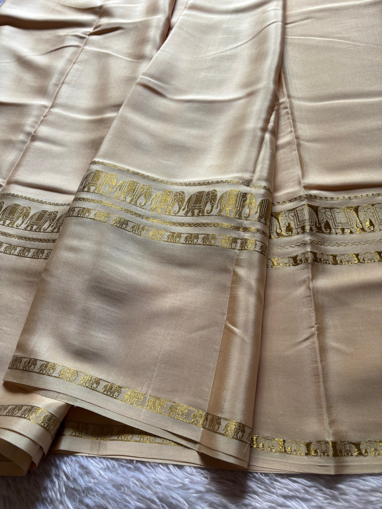 Prashanthi : Solid Off white