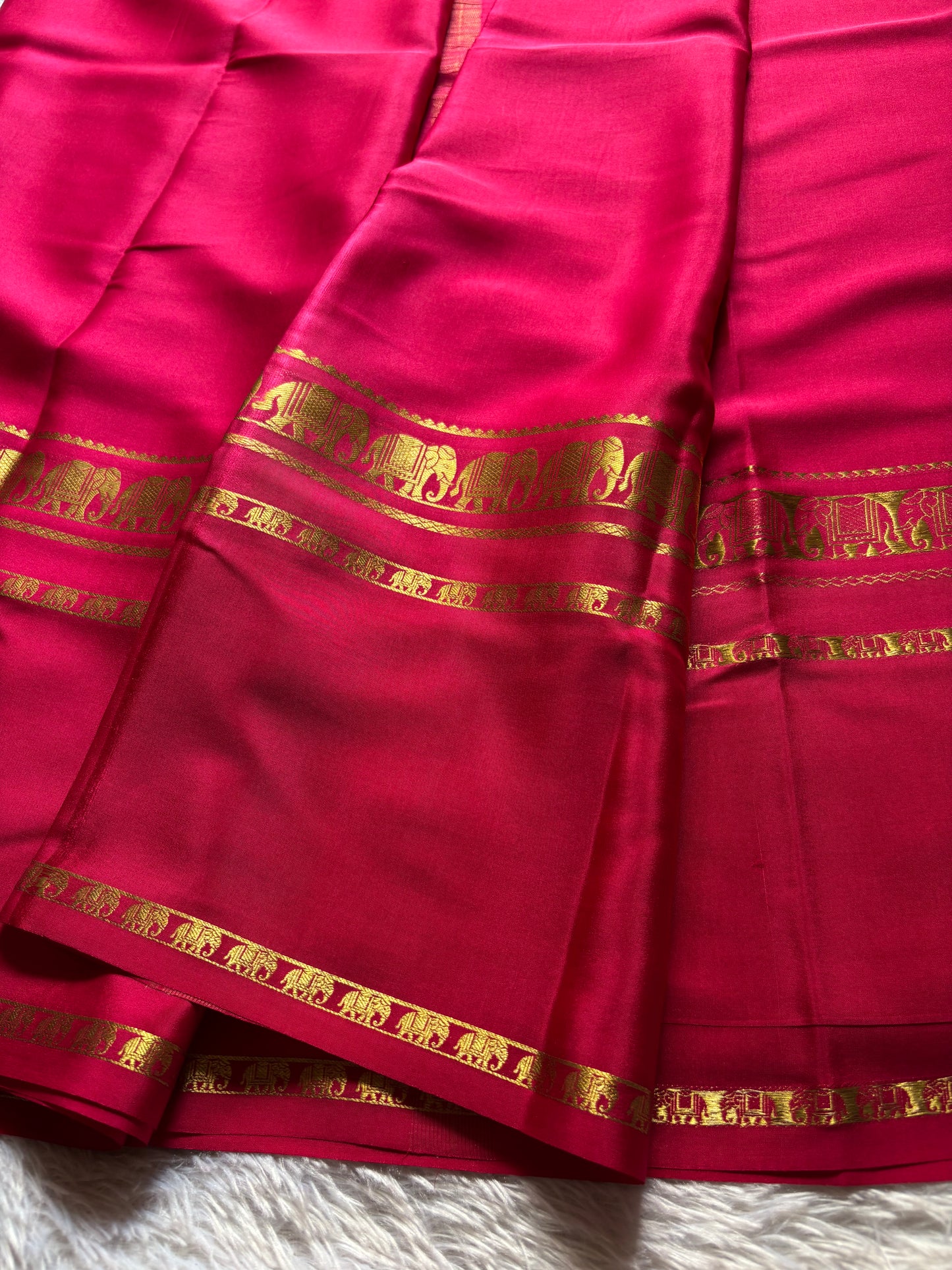 Prashanthi : Solid Rani pink