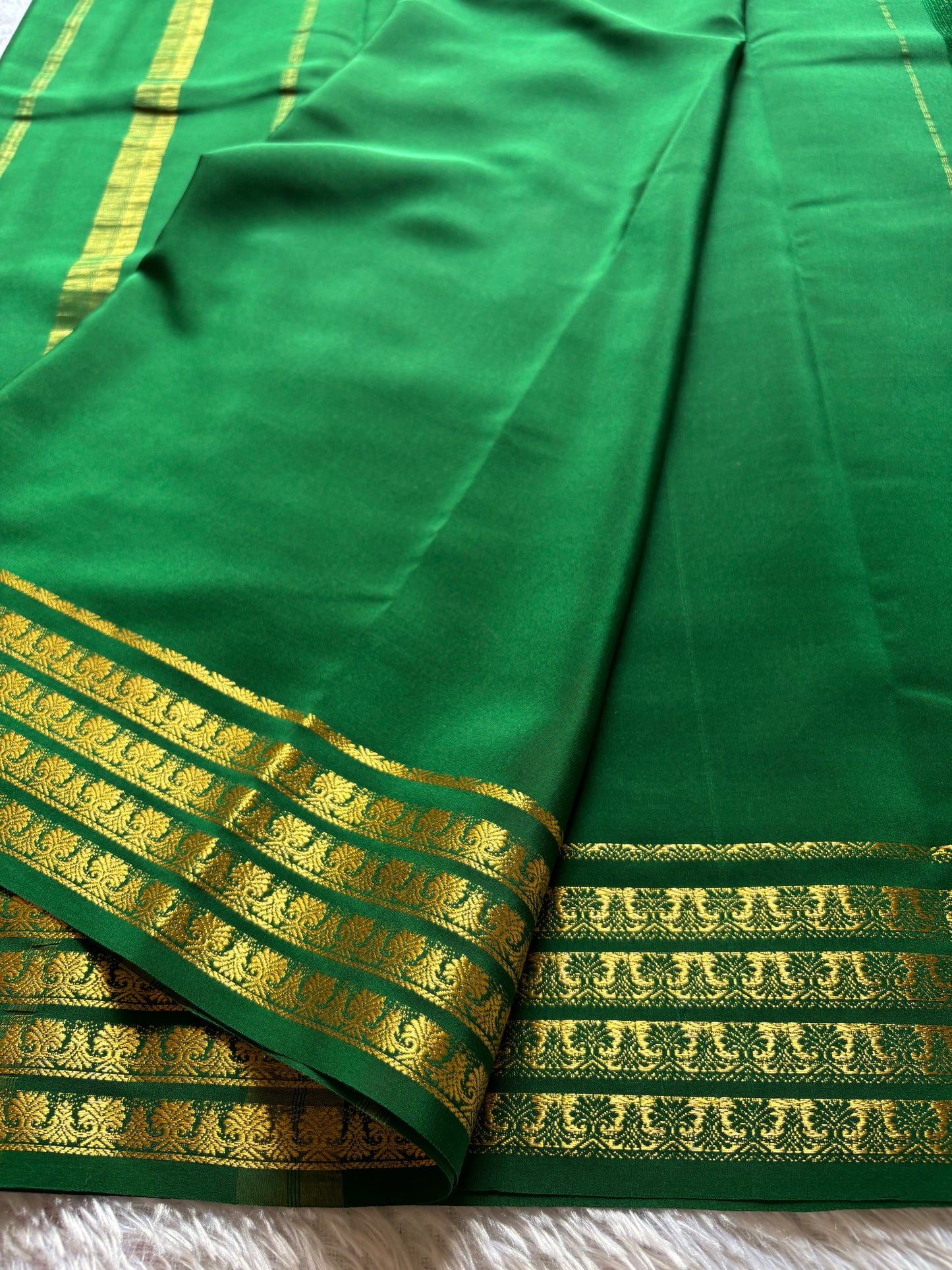 Mohana : Solid Bottle green