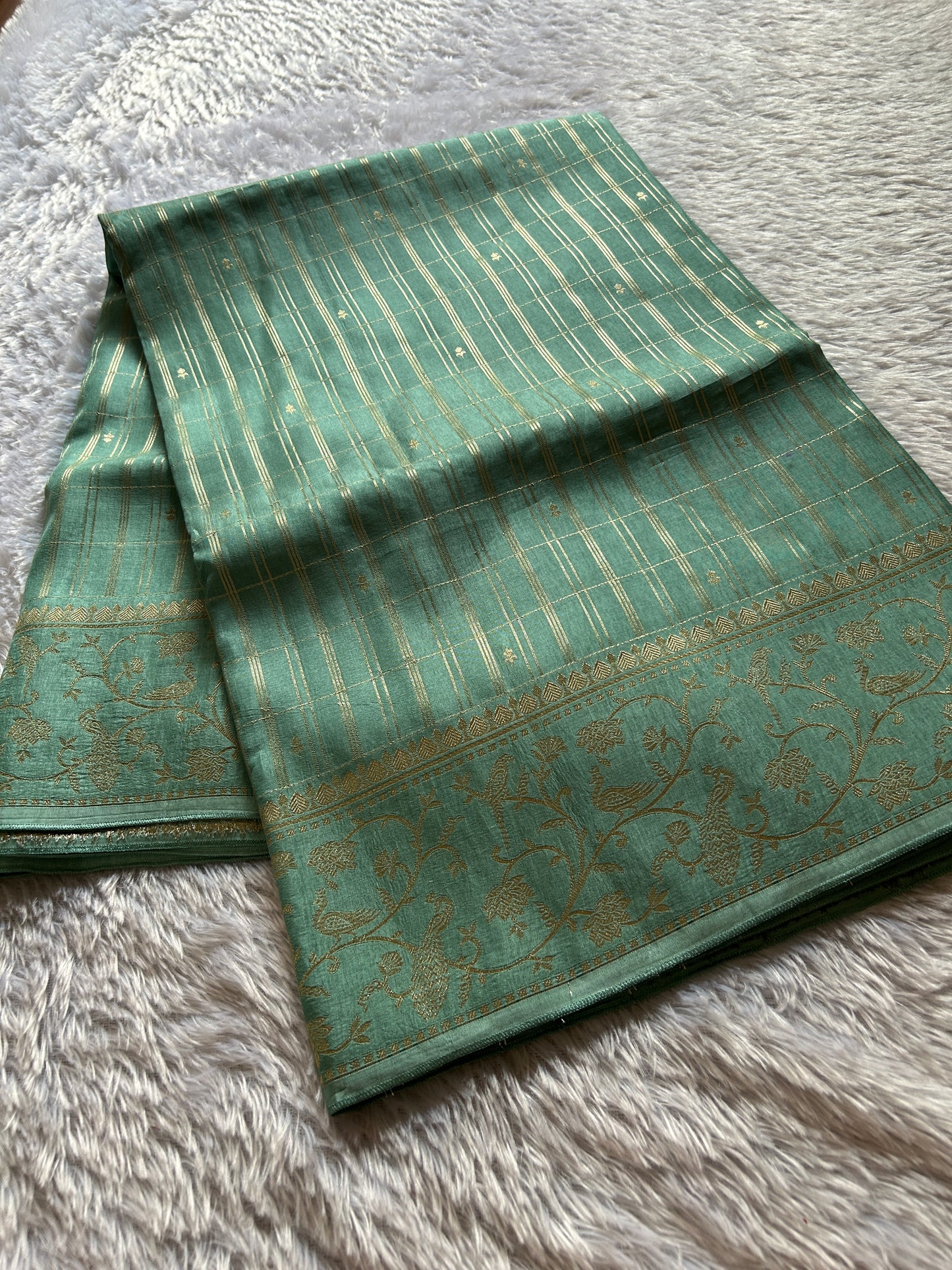 Semi raw mango: Pastel green