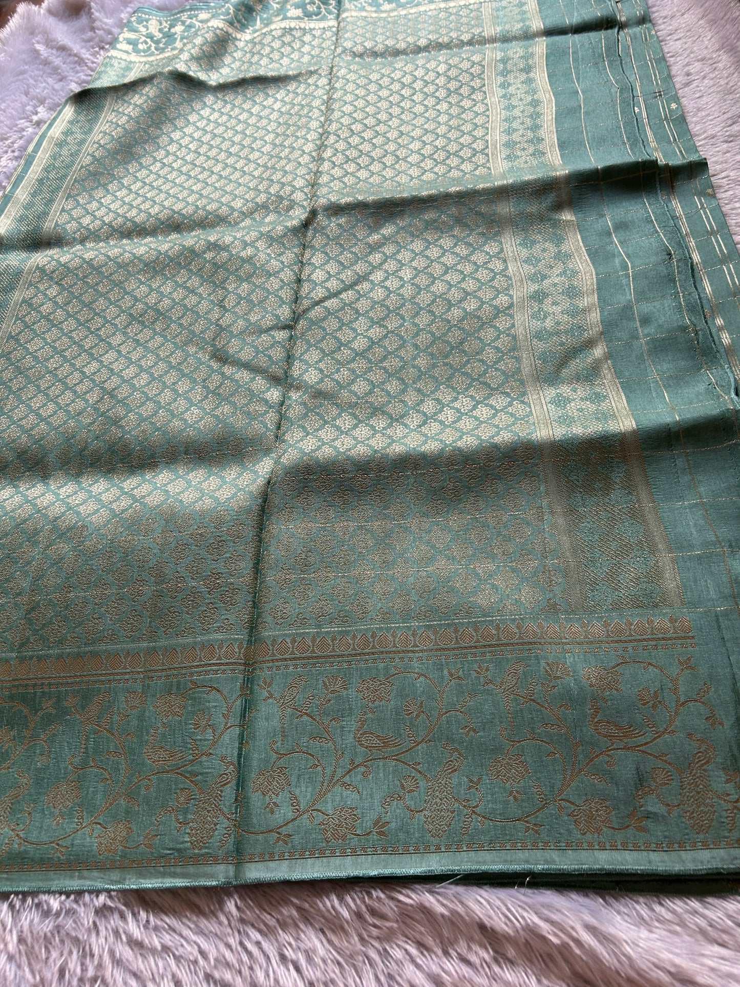 Semi raw mango: Pastel green