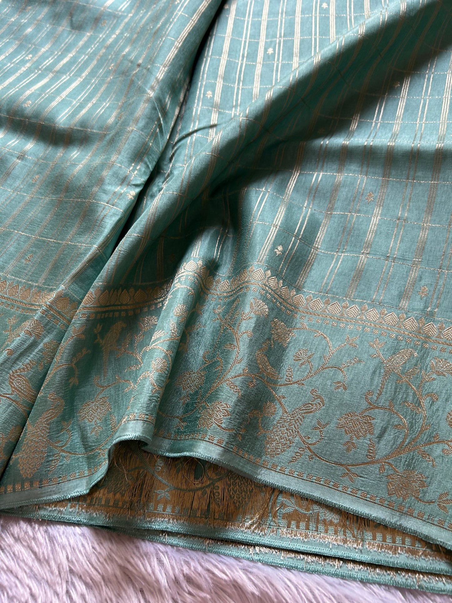 Semi raw mango: Pastel green