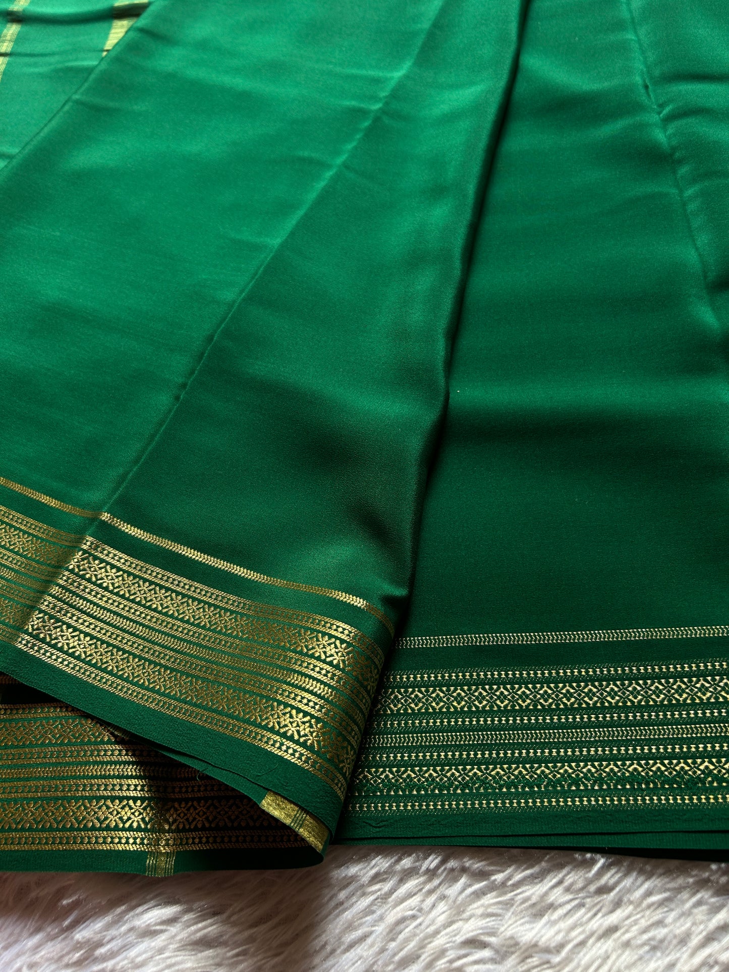 Shailaja : Solid Bottle green