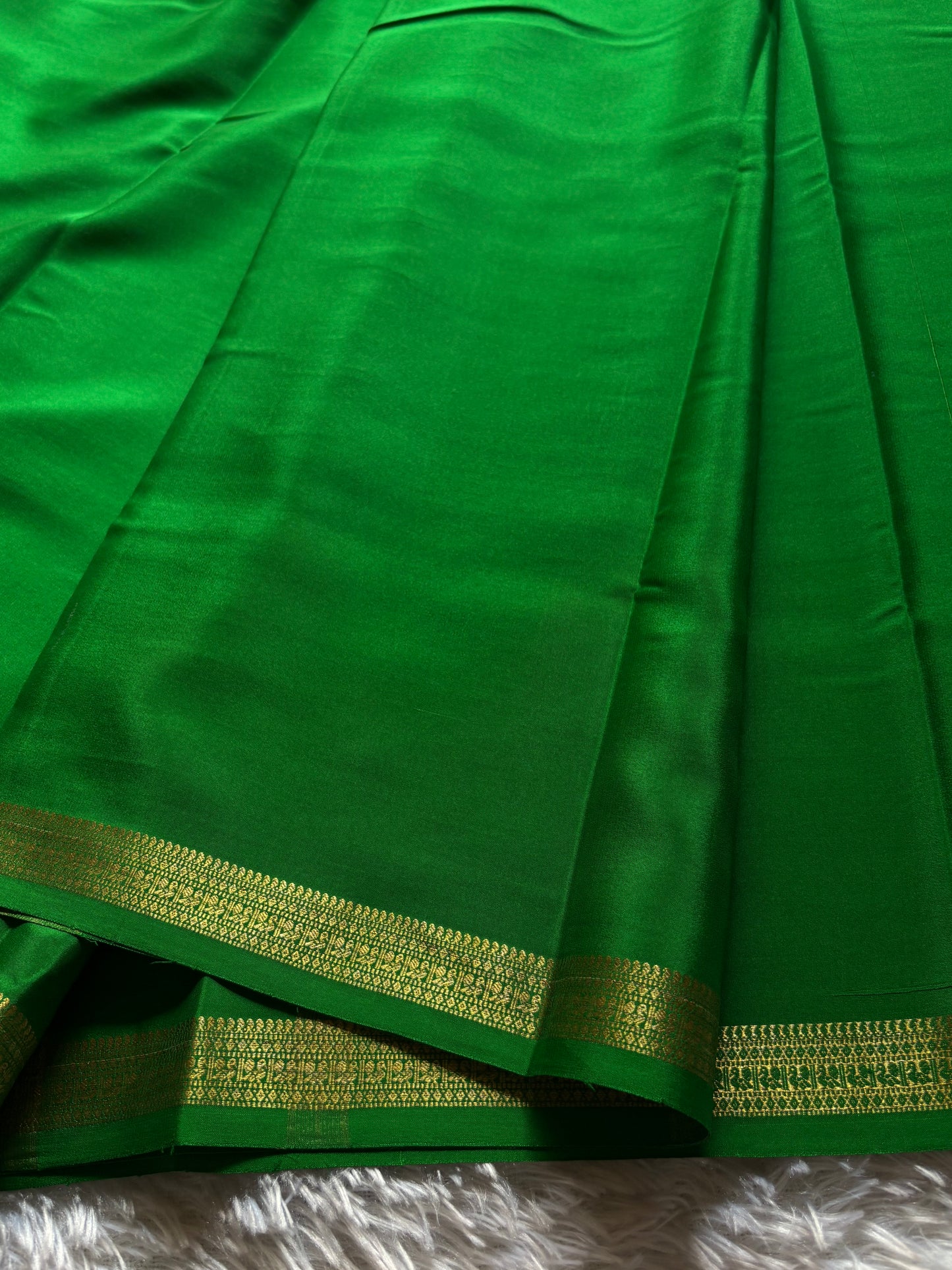 Harshini : Solid Parrot green