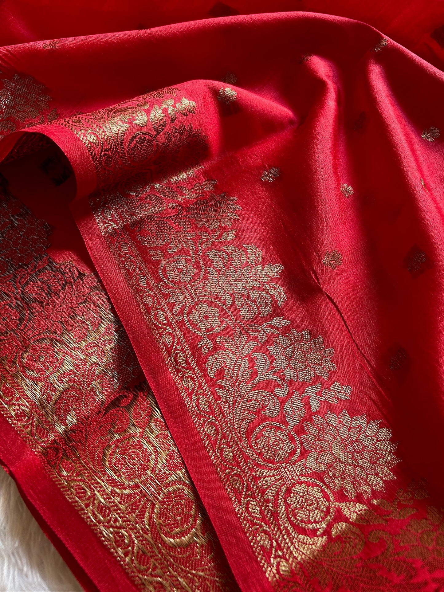 Banarasi Chiniya : Solid Red