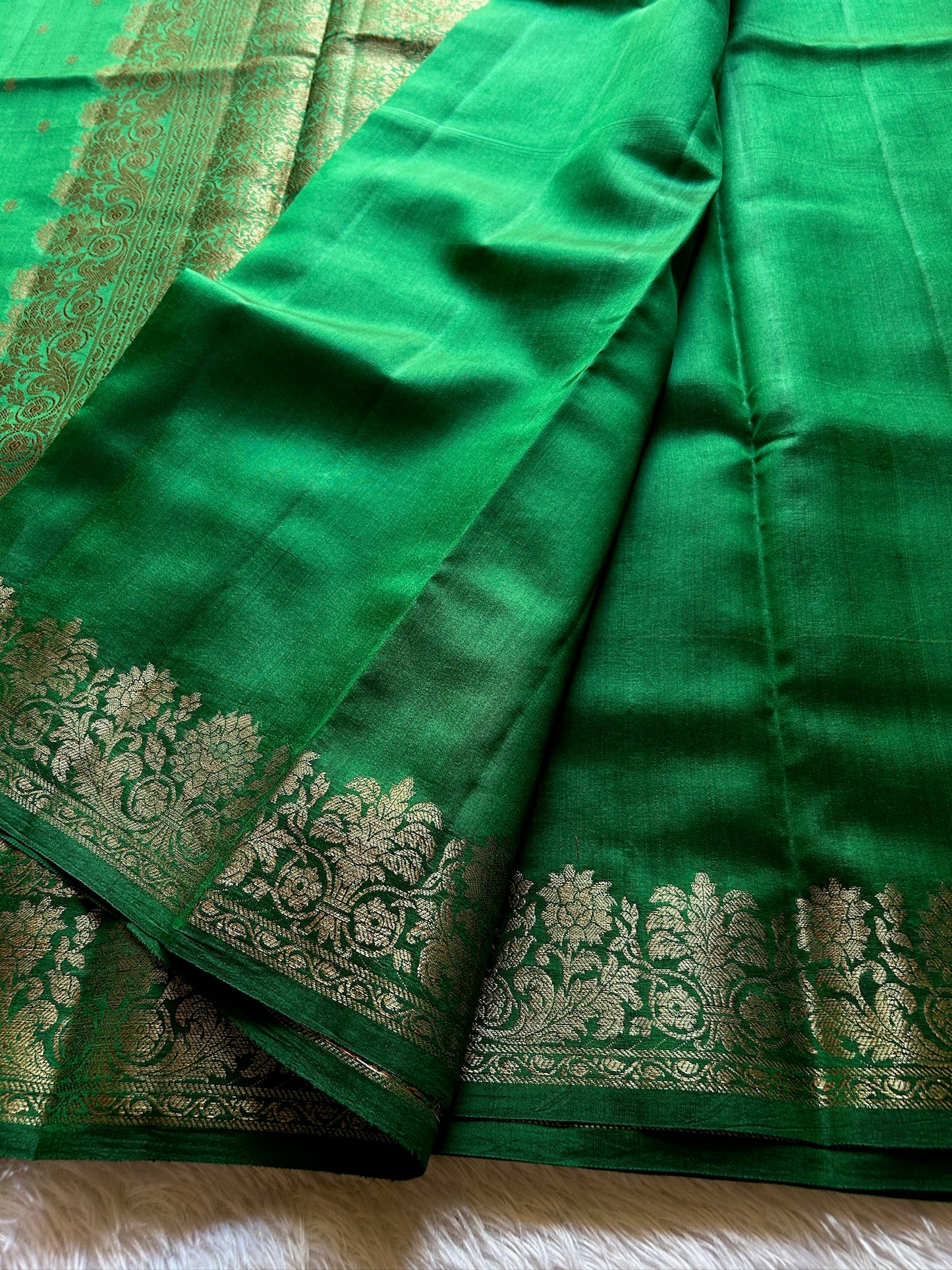 Banarasi Chiniya : Solid Bottle green