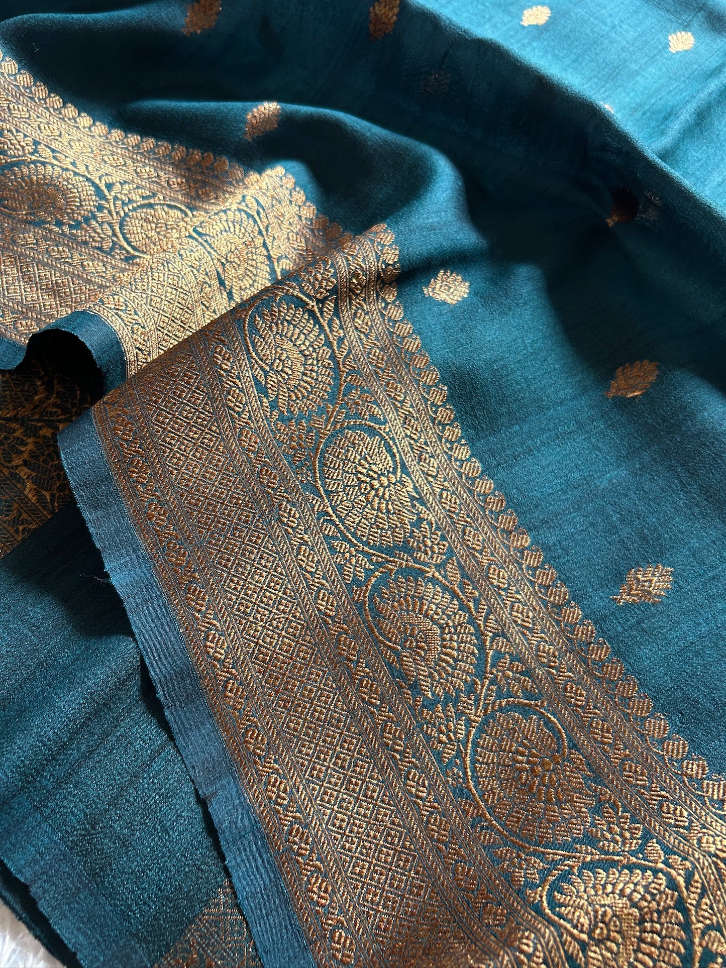 Banarasi Raw Tussar : Solid Electric blue