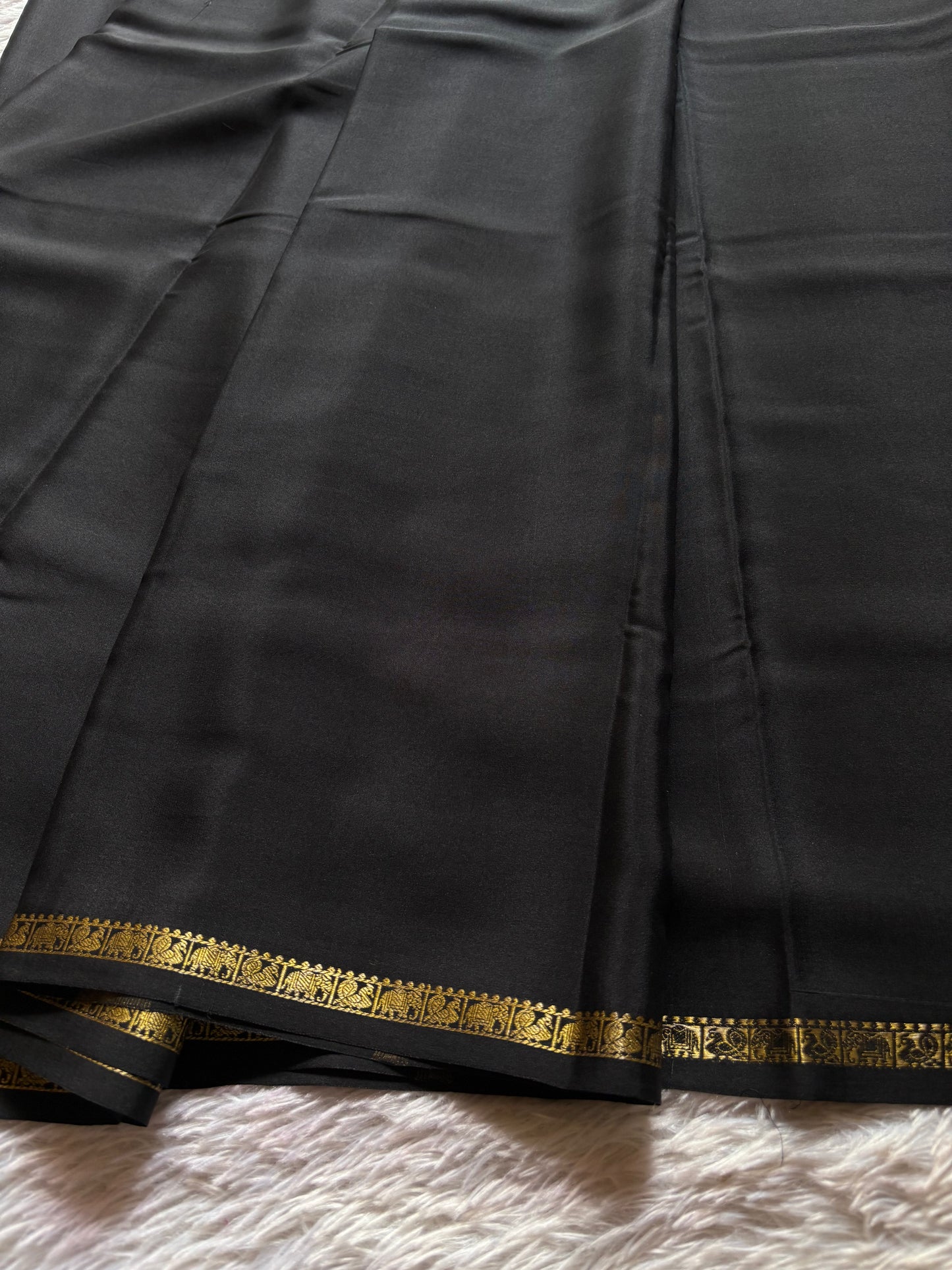 Gaana : Solid Black