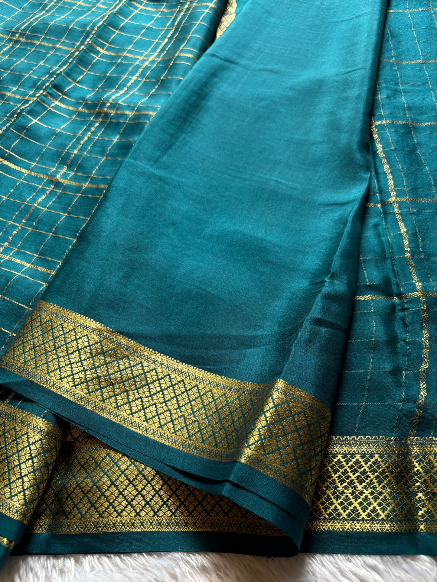 Sushma : Solid Teal blue