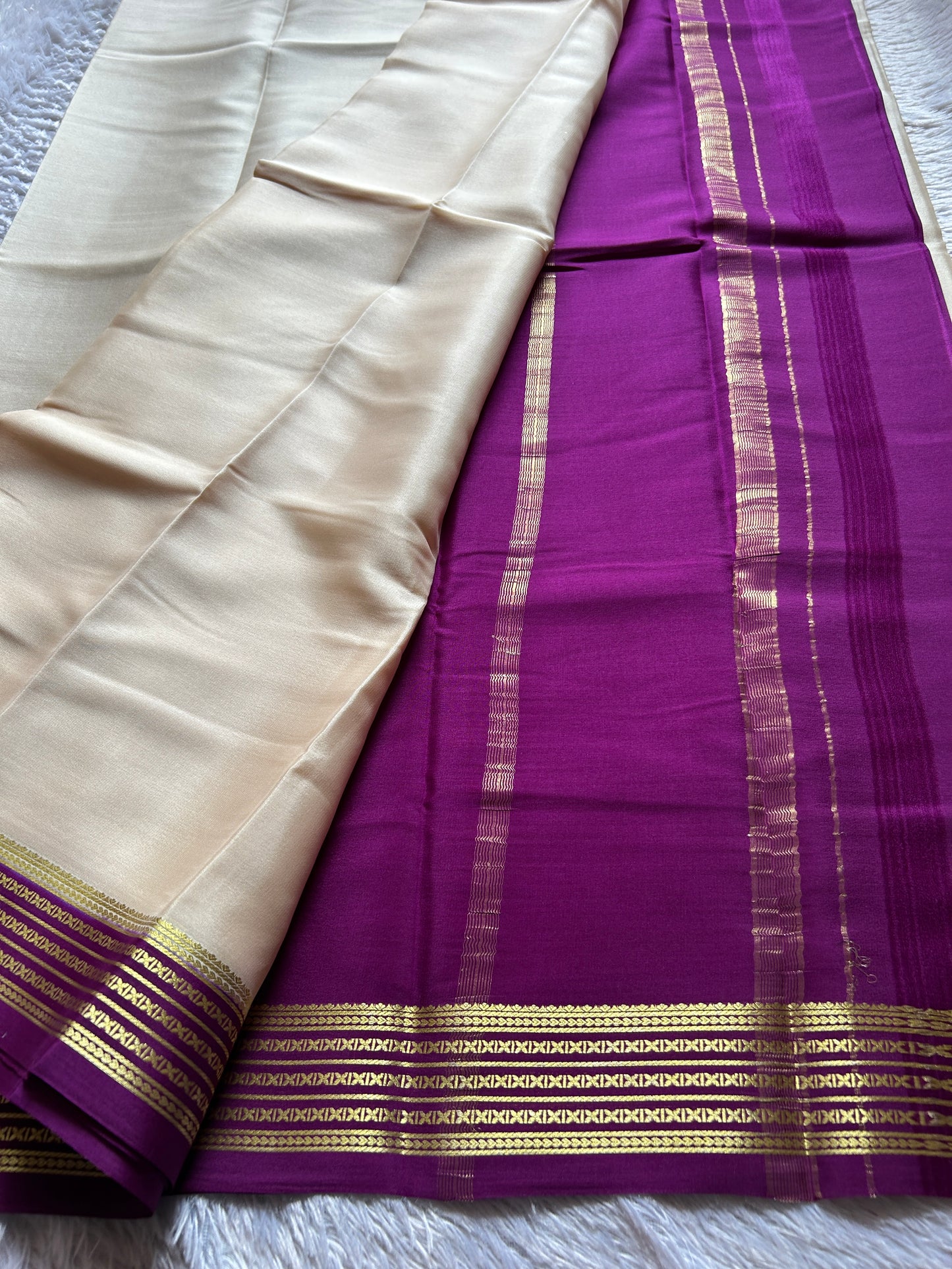 Deeksha (2D) : Off white-magenta