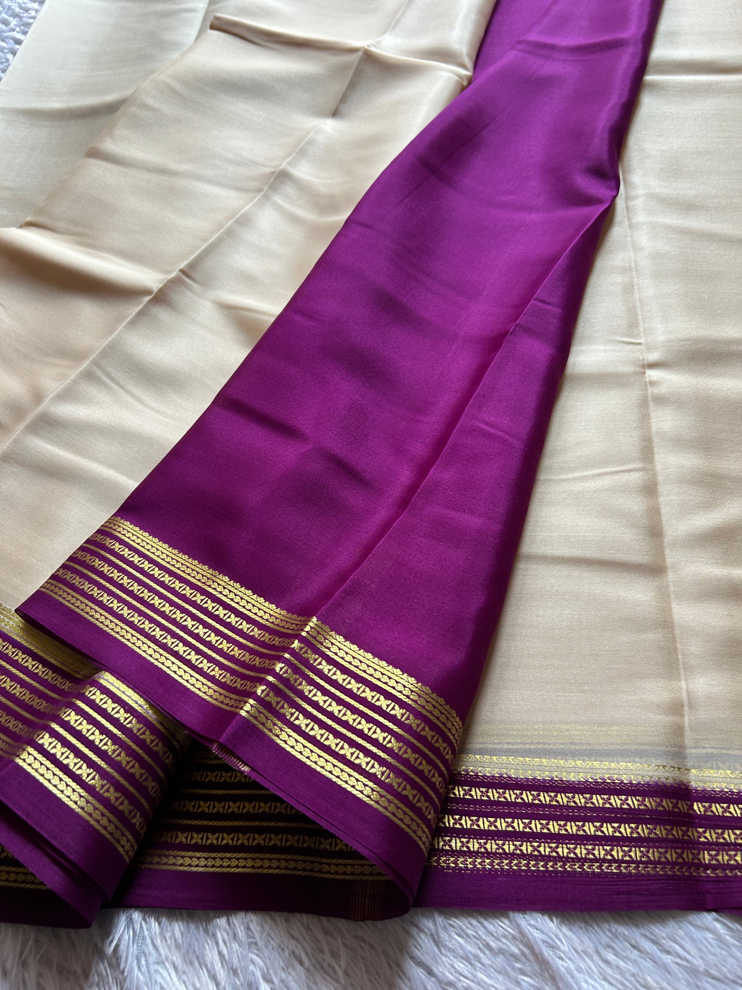 Deeksha (2D) : Off white-magenta