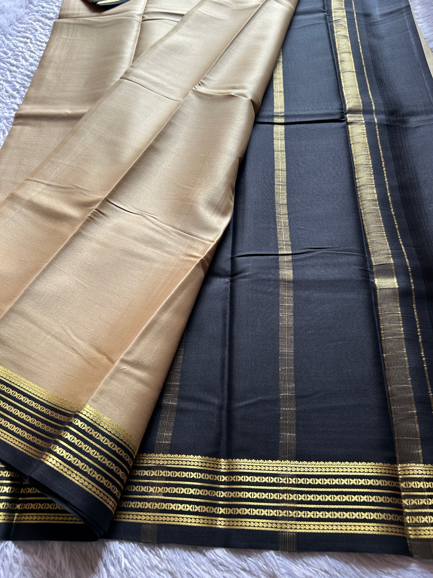 Deeksha (2D) : Beige-black