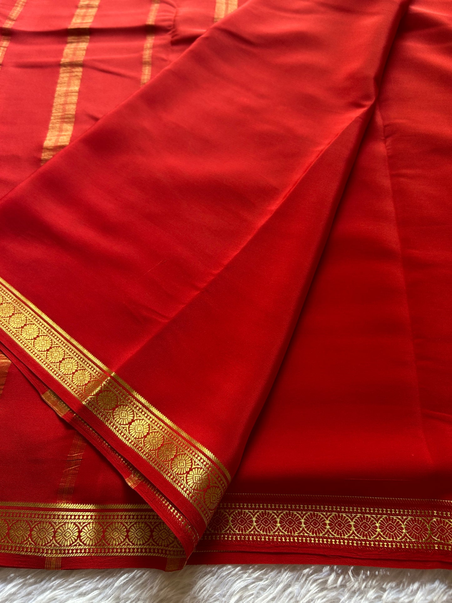 Parijata : Solid Red