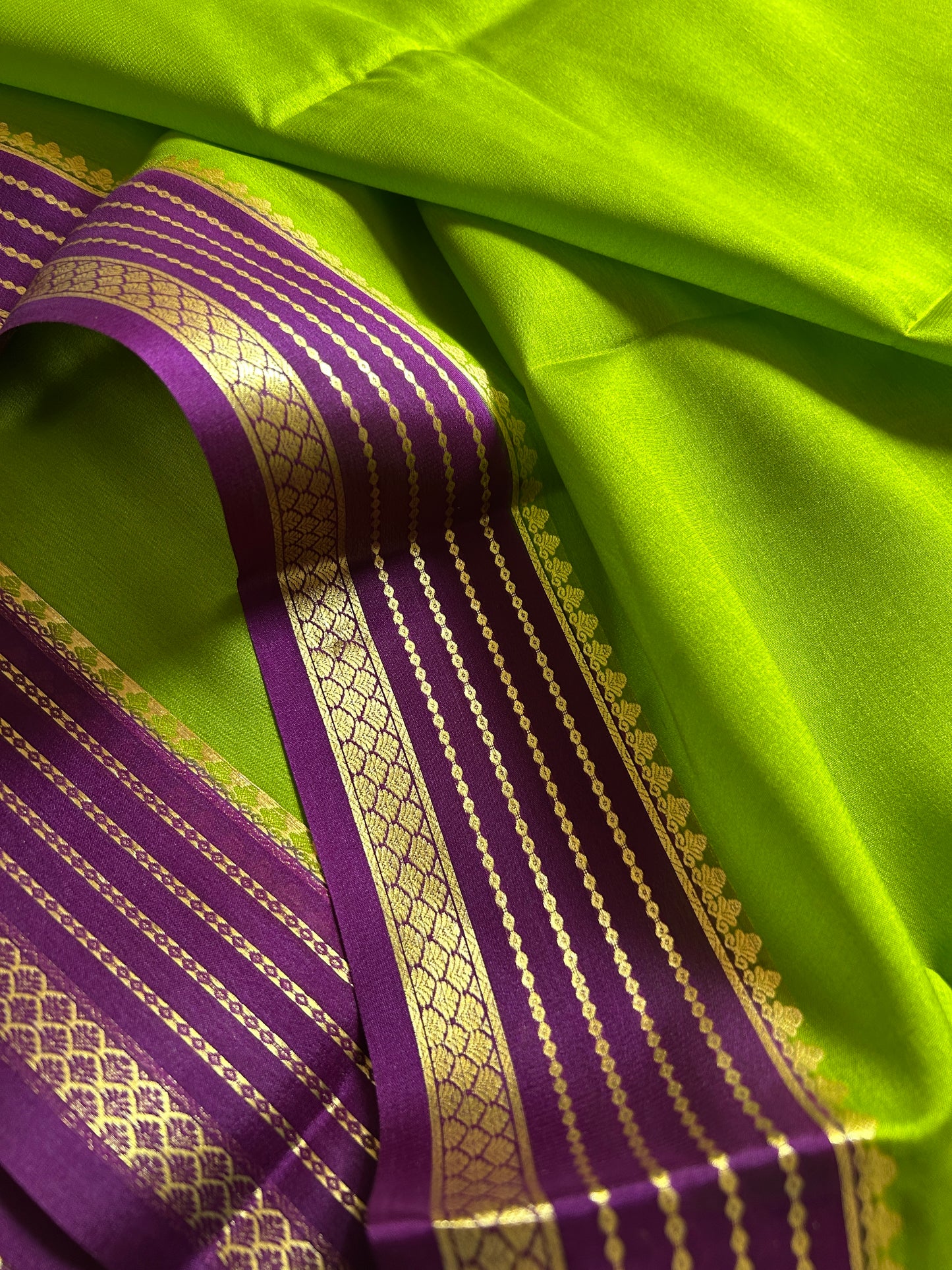 Lekhana (2D) : Mehendi green-magenta