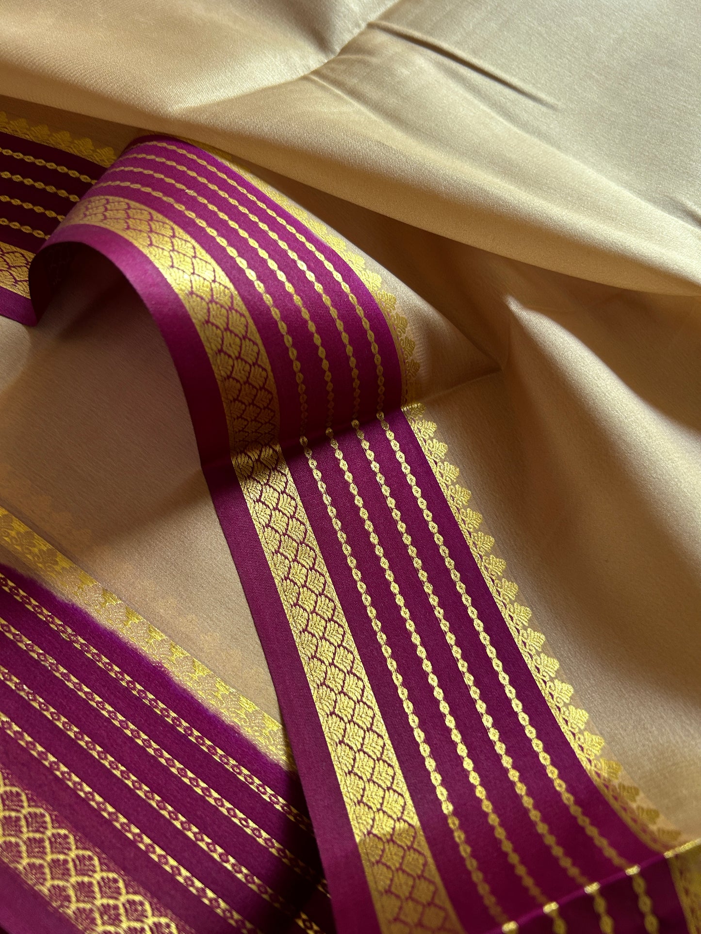Lekhana (2D) : Beige-magenta