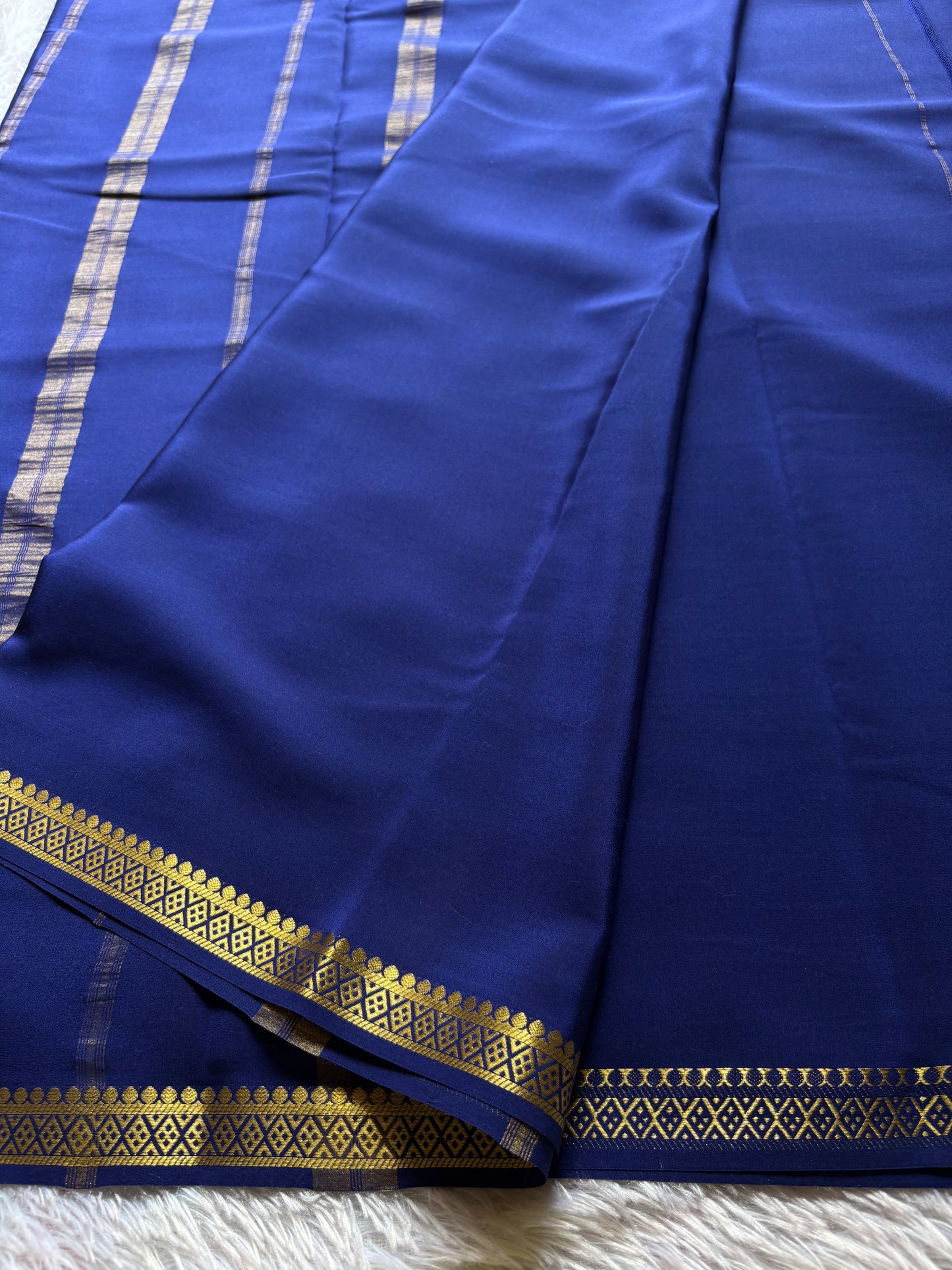 Nikhila : Solid Navy blue