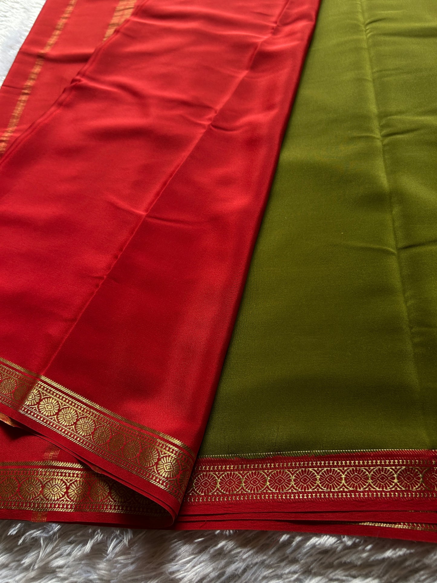 Parijata (2D) : Moss green-red