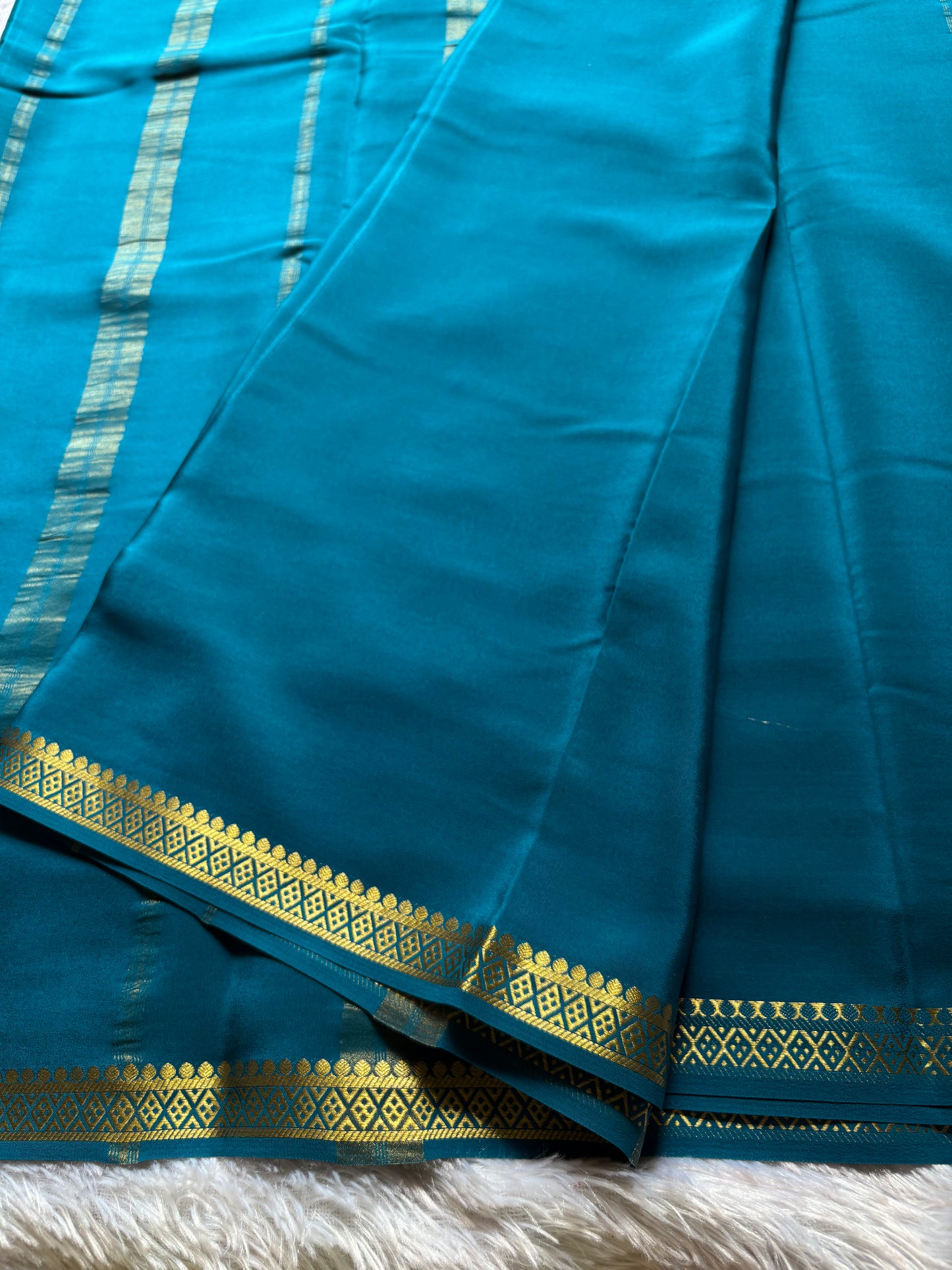 Nikhila : Solid Teal blue
