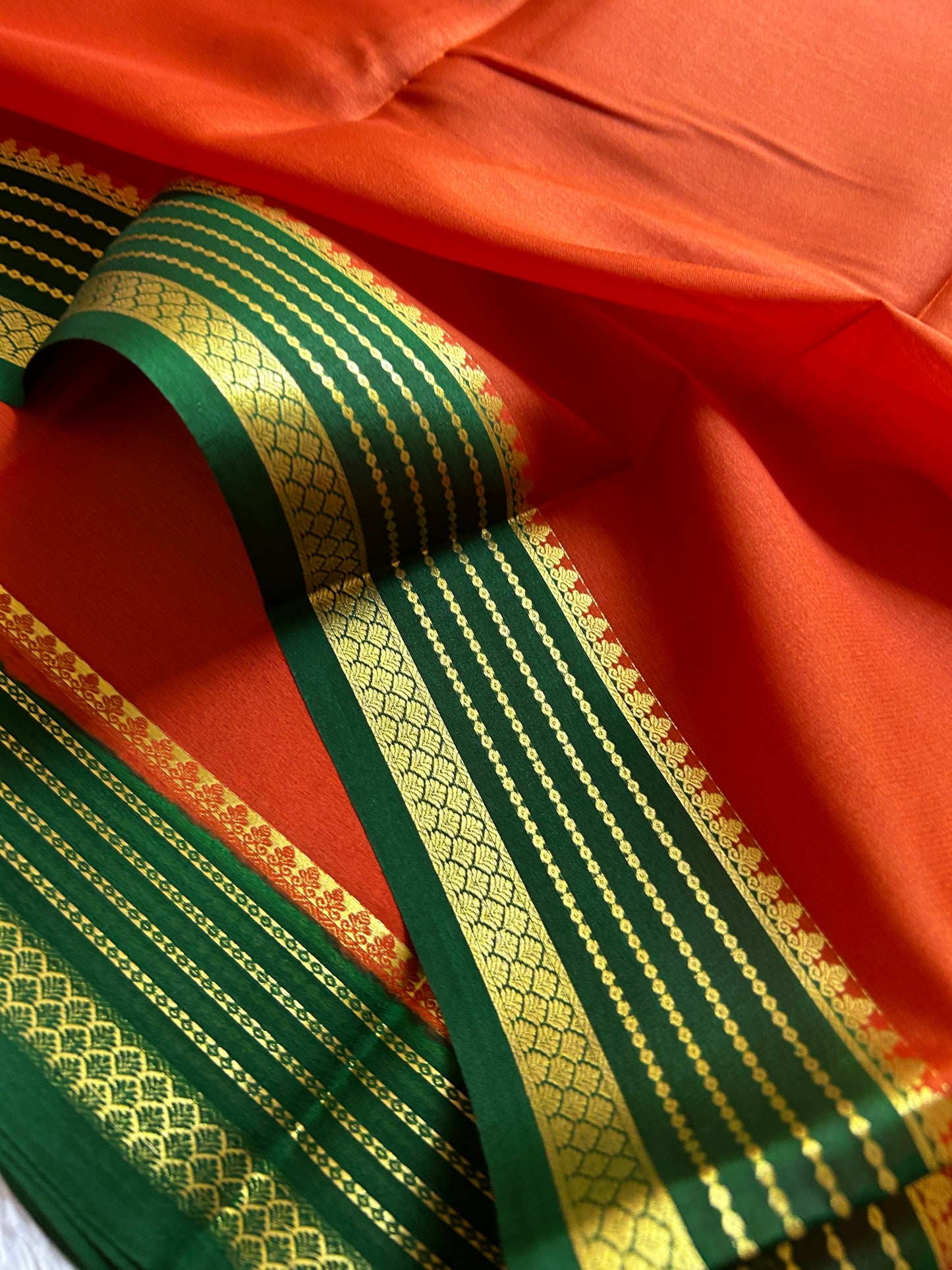 Lekhana (2D) : Dark orange-bottle green