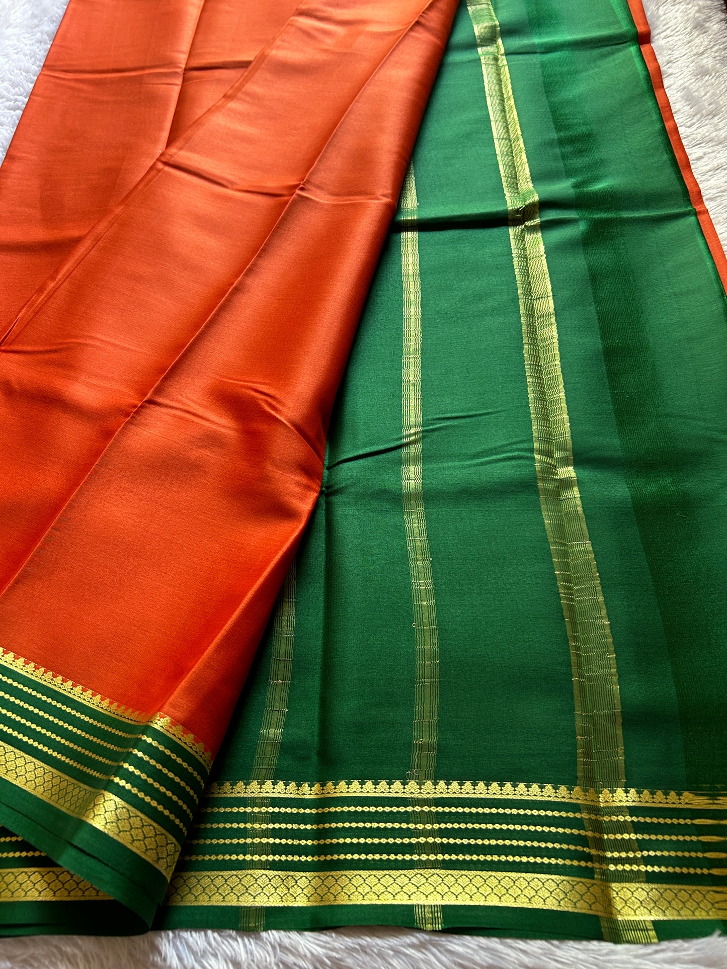 Lekhana (2D) : Dark orange-bottle green