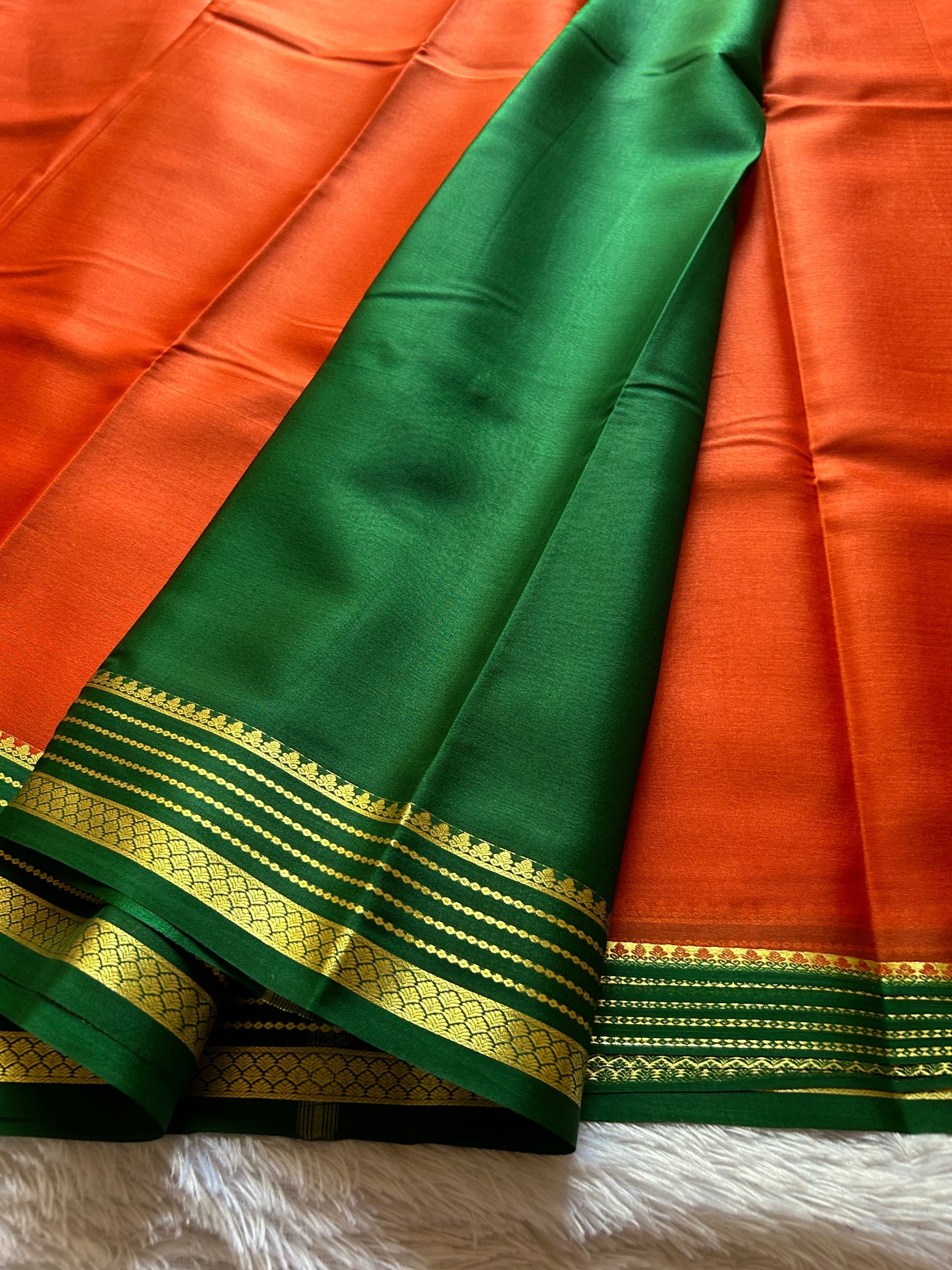 Lekhana (2D) : Dark orange-bottle green