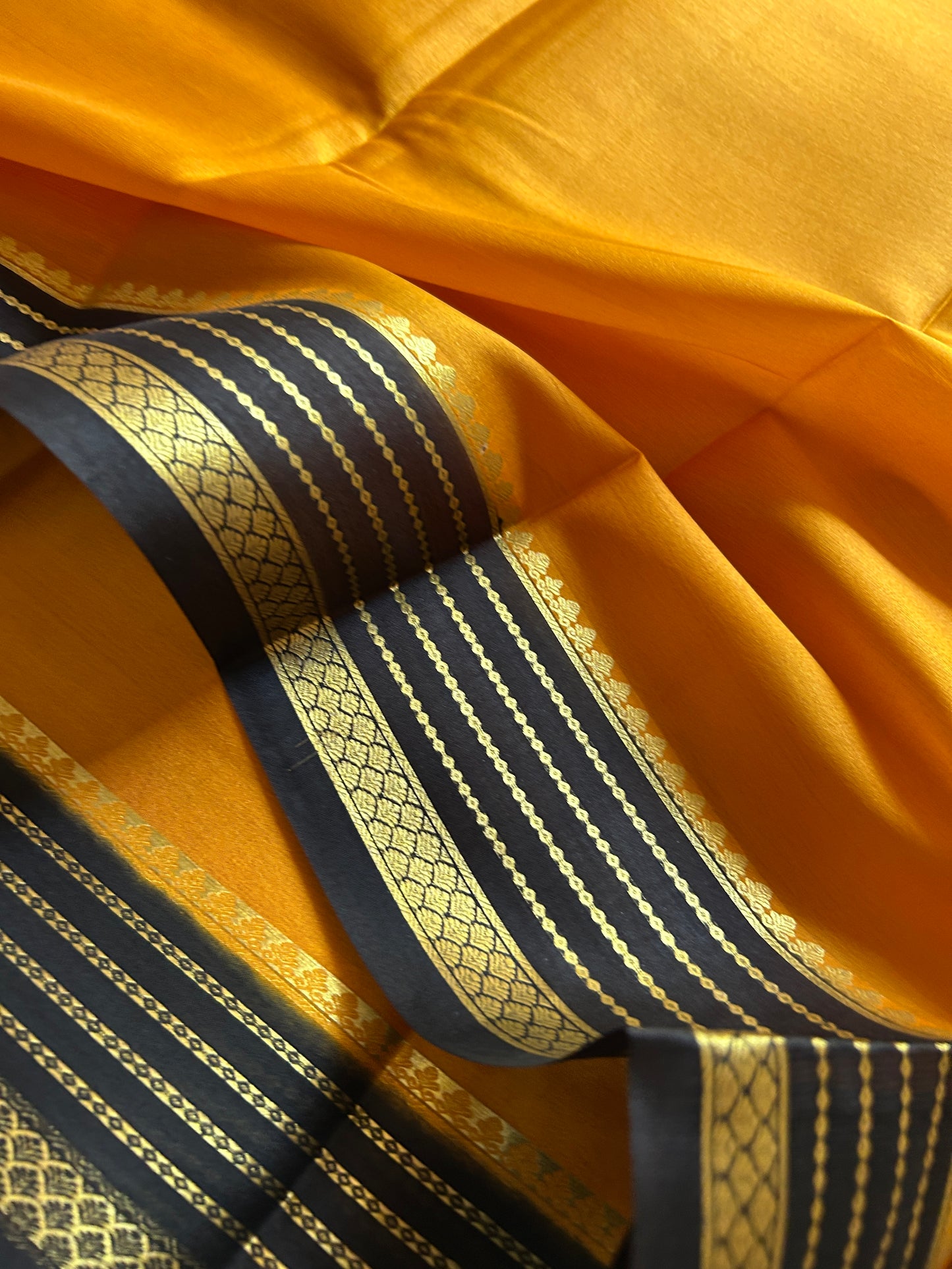 Lekhana (2D) : Golden yellow-black